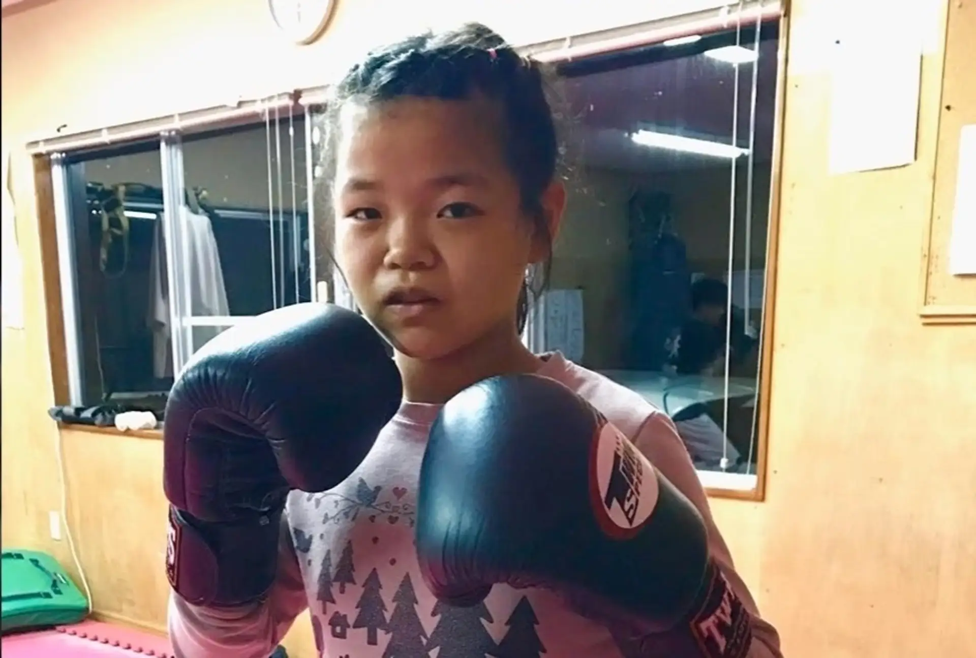 Zápasníčka Momo Šimizuová (12).