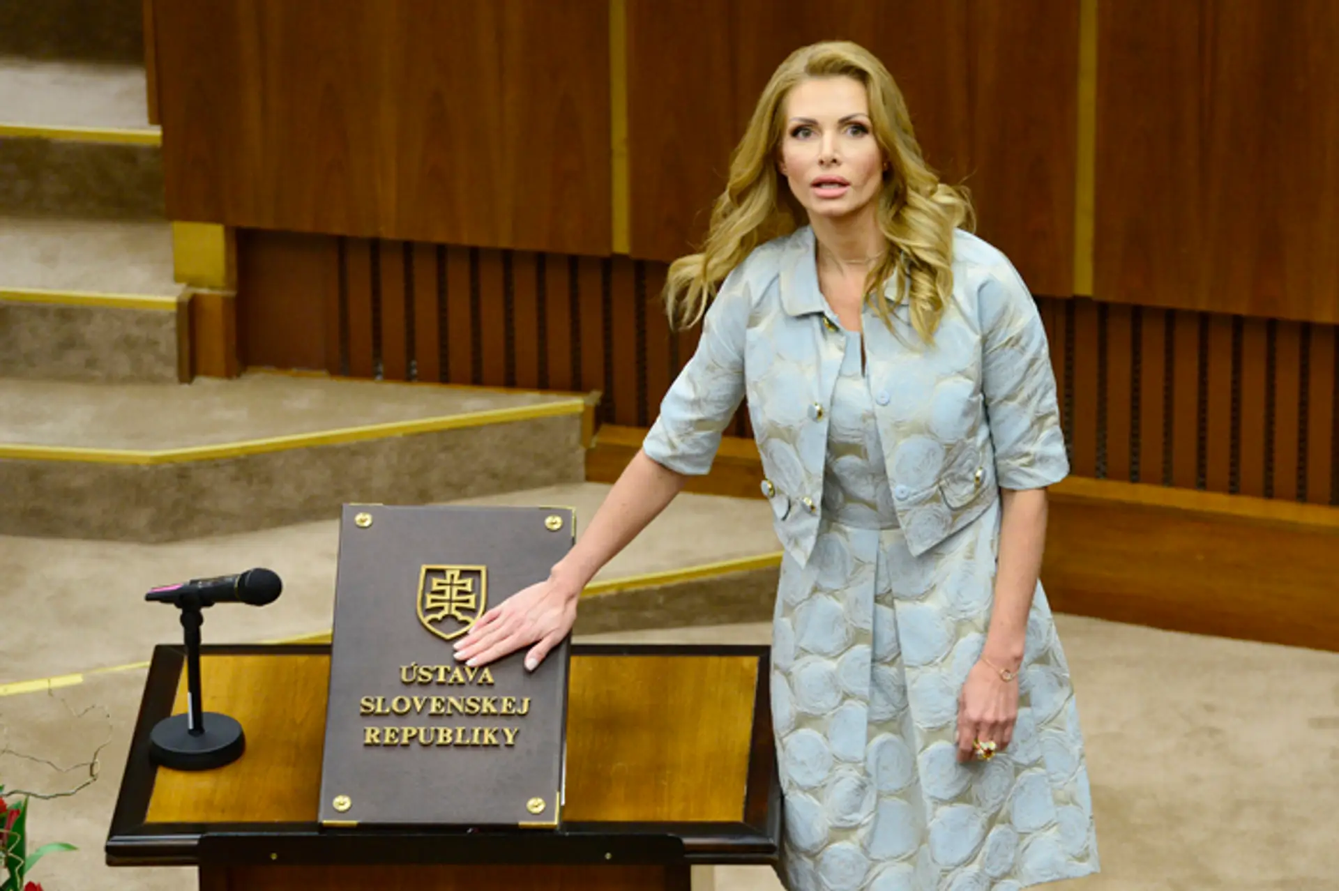 Petra Krištúfková (Sme rodina) skladá poslanecký sľub.