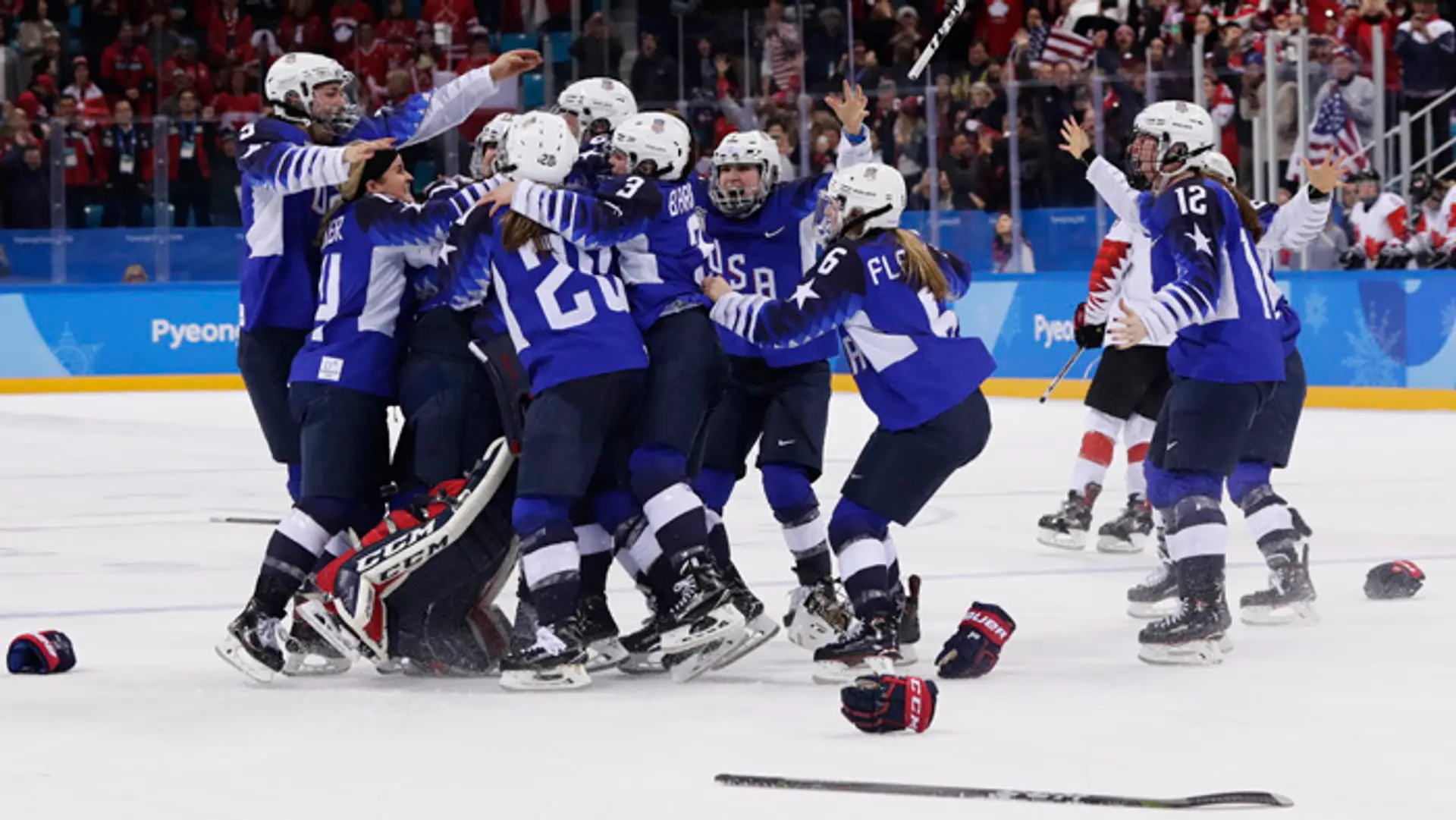 Hokejistky USA získali zlaté medaily na ZOH v Pjongčangu.