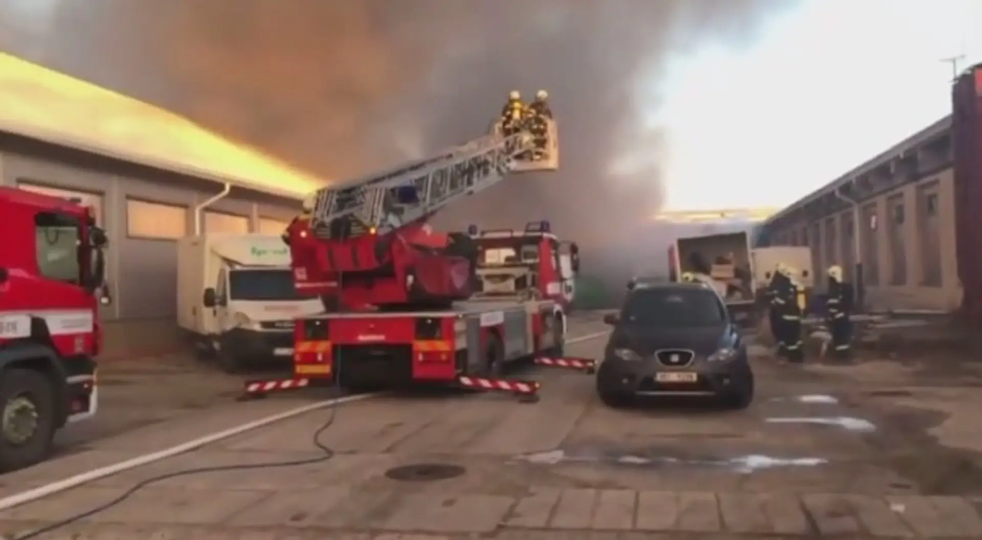 Požiar skladu pyrotechniky v Prahe