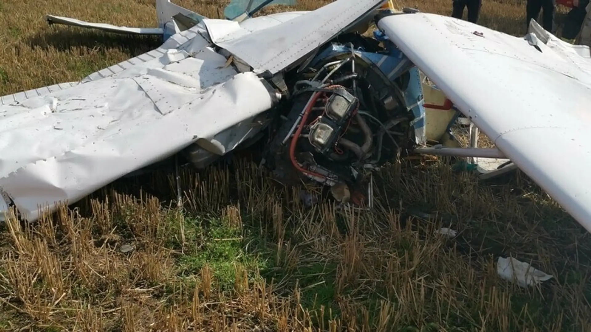 Pri Prahe spadlo malé lietadlo, dvaja mŕtvi.