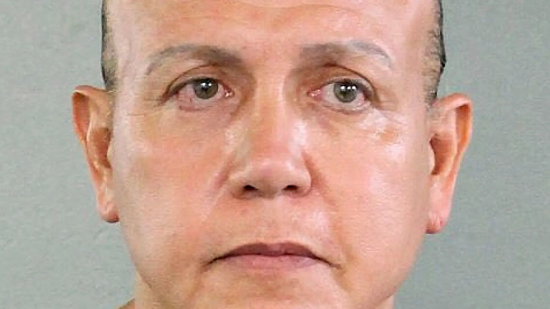 Podozrivý Cesar Sayoc ml., ktorý údajne rozosielal balíky obsahujúce rúrkové bomby.