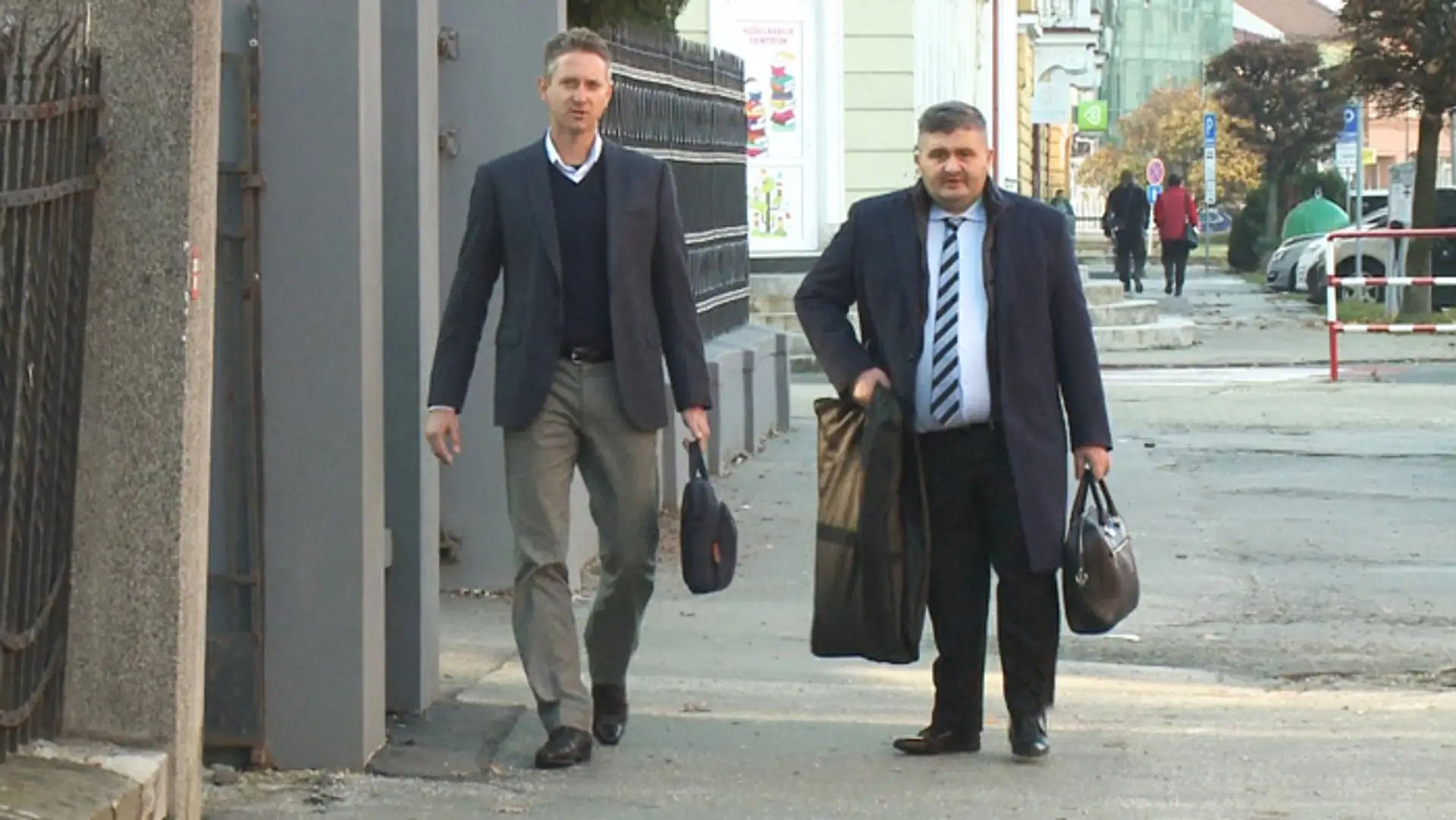 Na snímke Jozef Brhel mladší a obhajca Michal Mandzák.