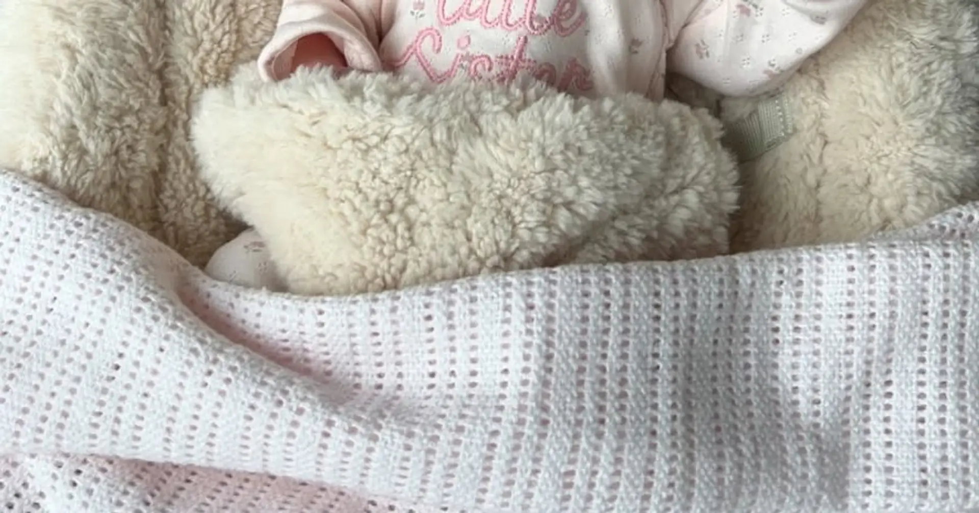 Britská herečka Lucy Fallon porodila dcérku.