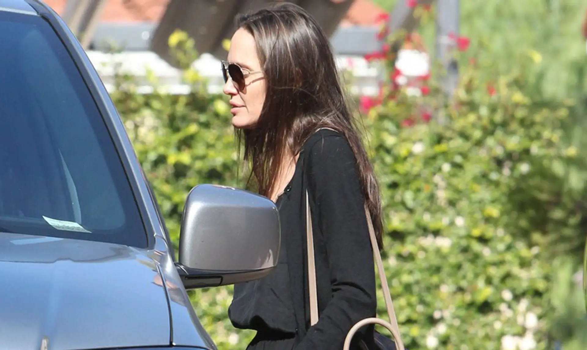 Hrozivo vychudnutá Angelina Jolie: Šaty na nej len tak viseli