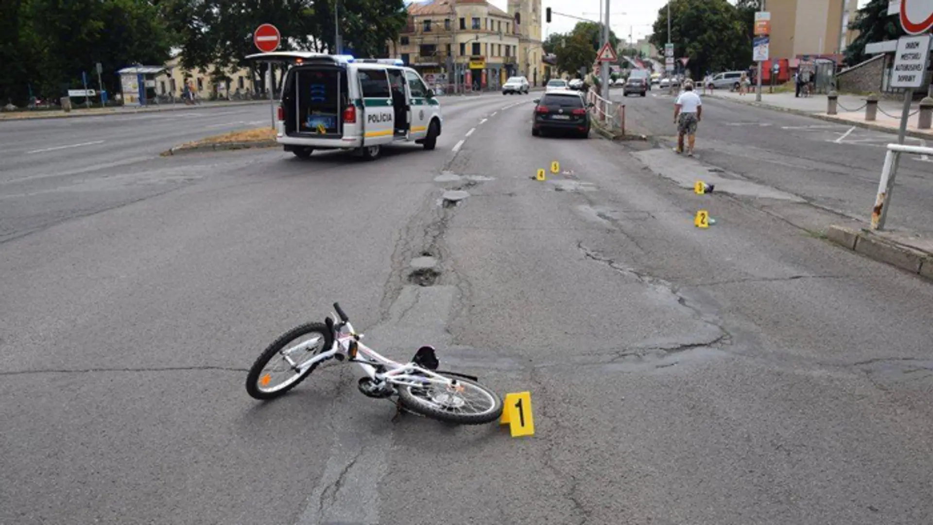 V Michalovciach vodič zrazil na priechode šesťročné dievčatko.