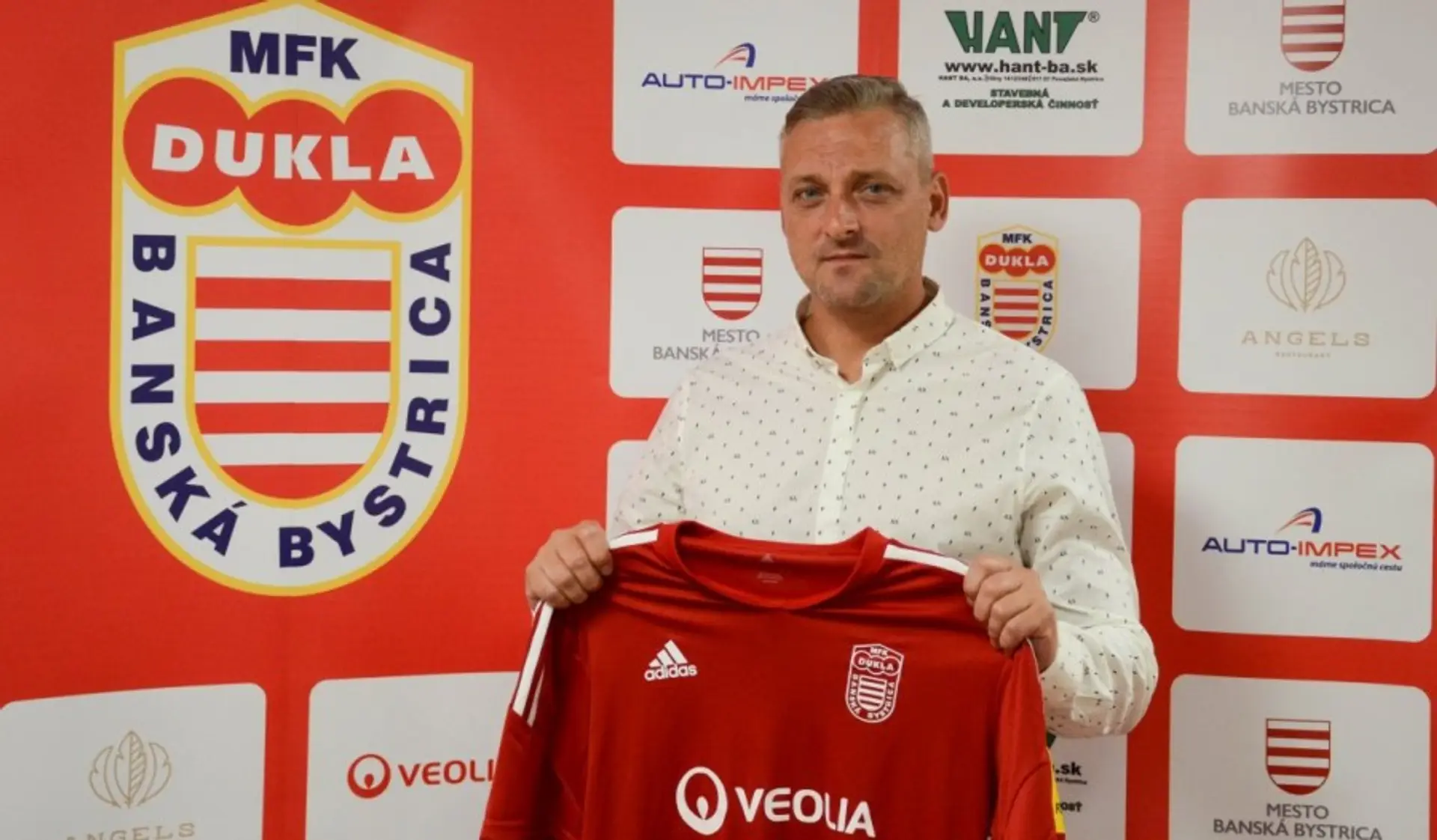 Banskú Bystricu povedie Michal Ščasný.