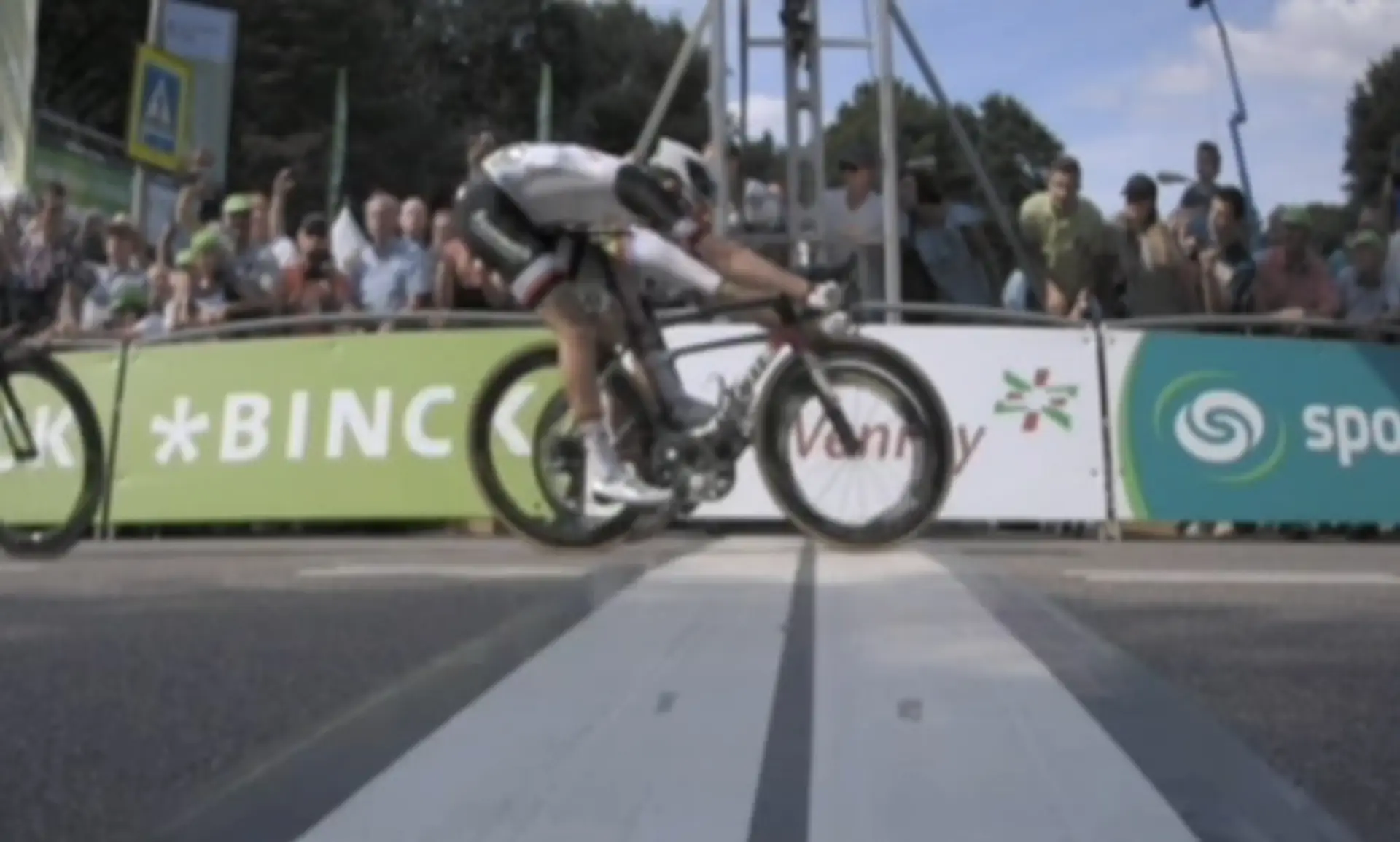 Peter Sagan vyhral prvú etapu na BincBank tour.