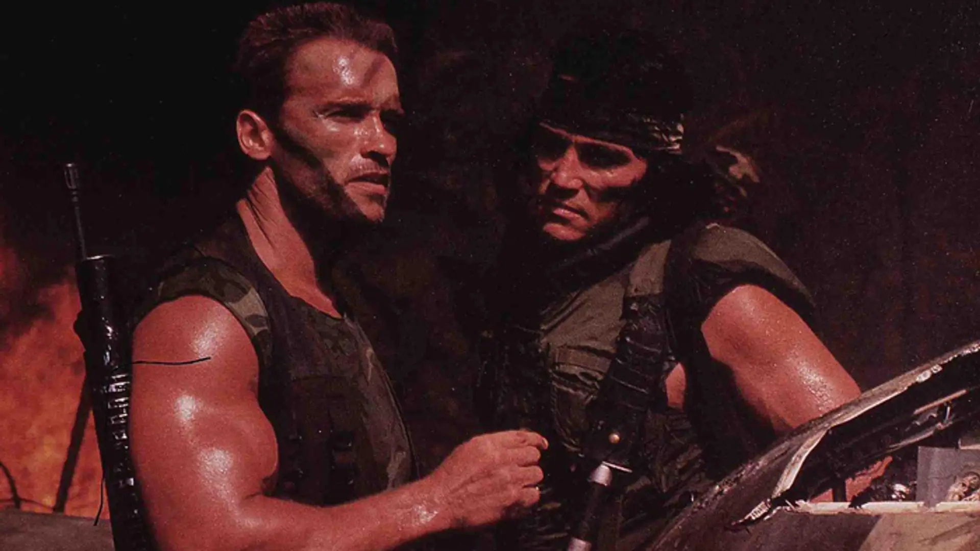 Arnold Schwarzenegger a Sonny Landham na archívnej snímke.