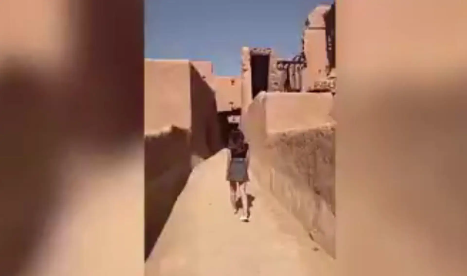V Saudskej Arábii sa prešla v minisukni. Zatkli ju potom, ako ju videli na videu