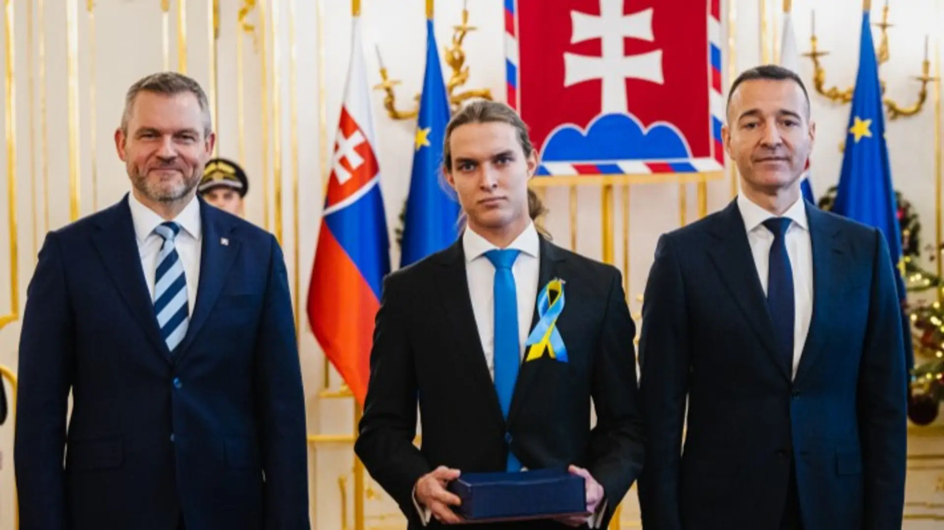 Simon Omaník pri preberaní ocenenia