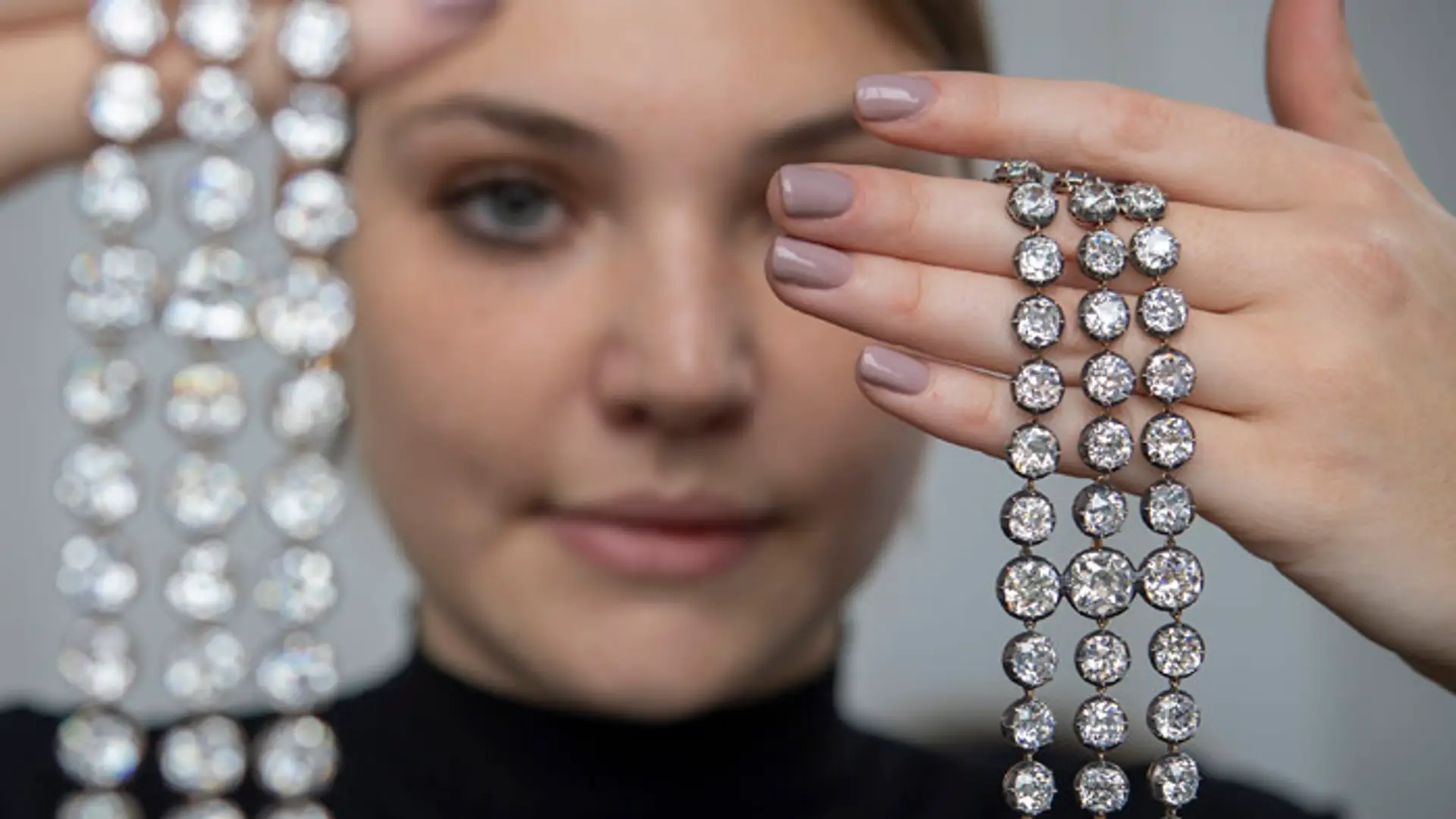Dva diamantové náramky kedysi vlastnila francúzska kráľovná Mária Antoinetta.