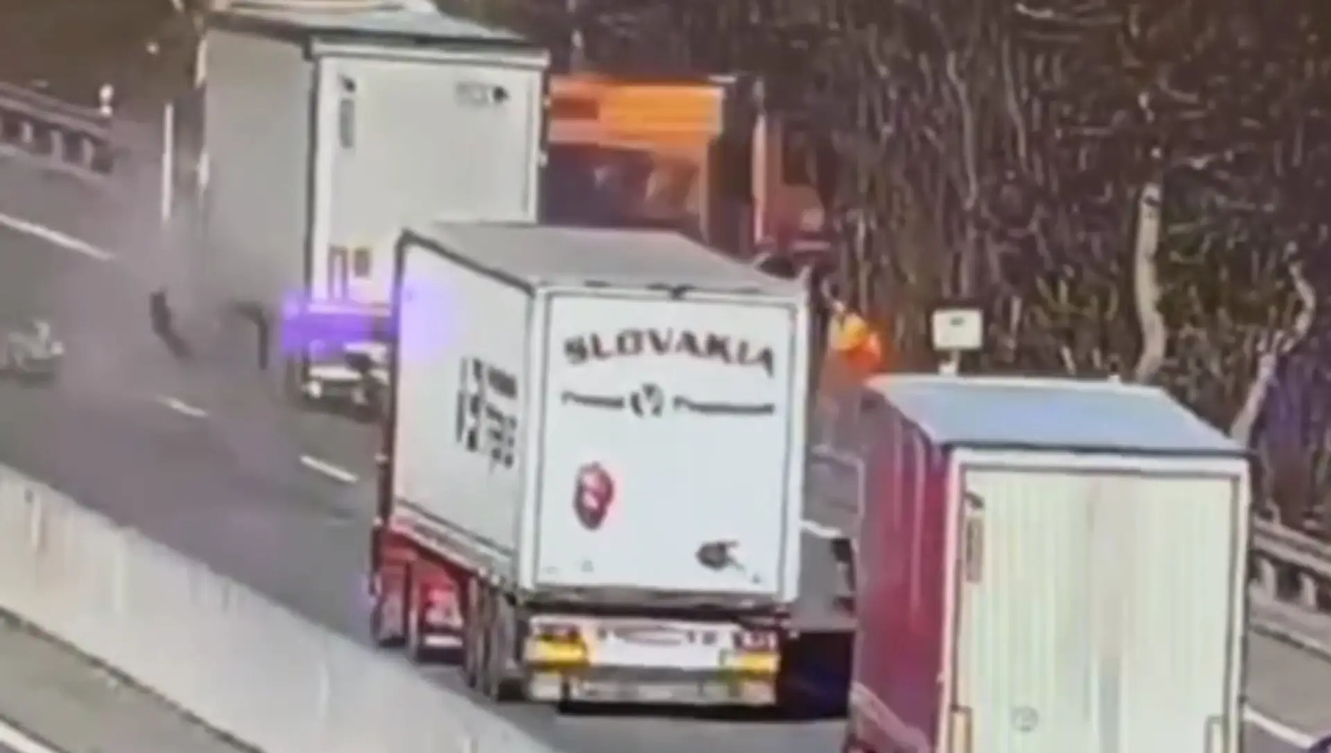 Silný náraz kamionistu pripravil o život. 