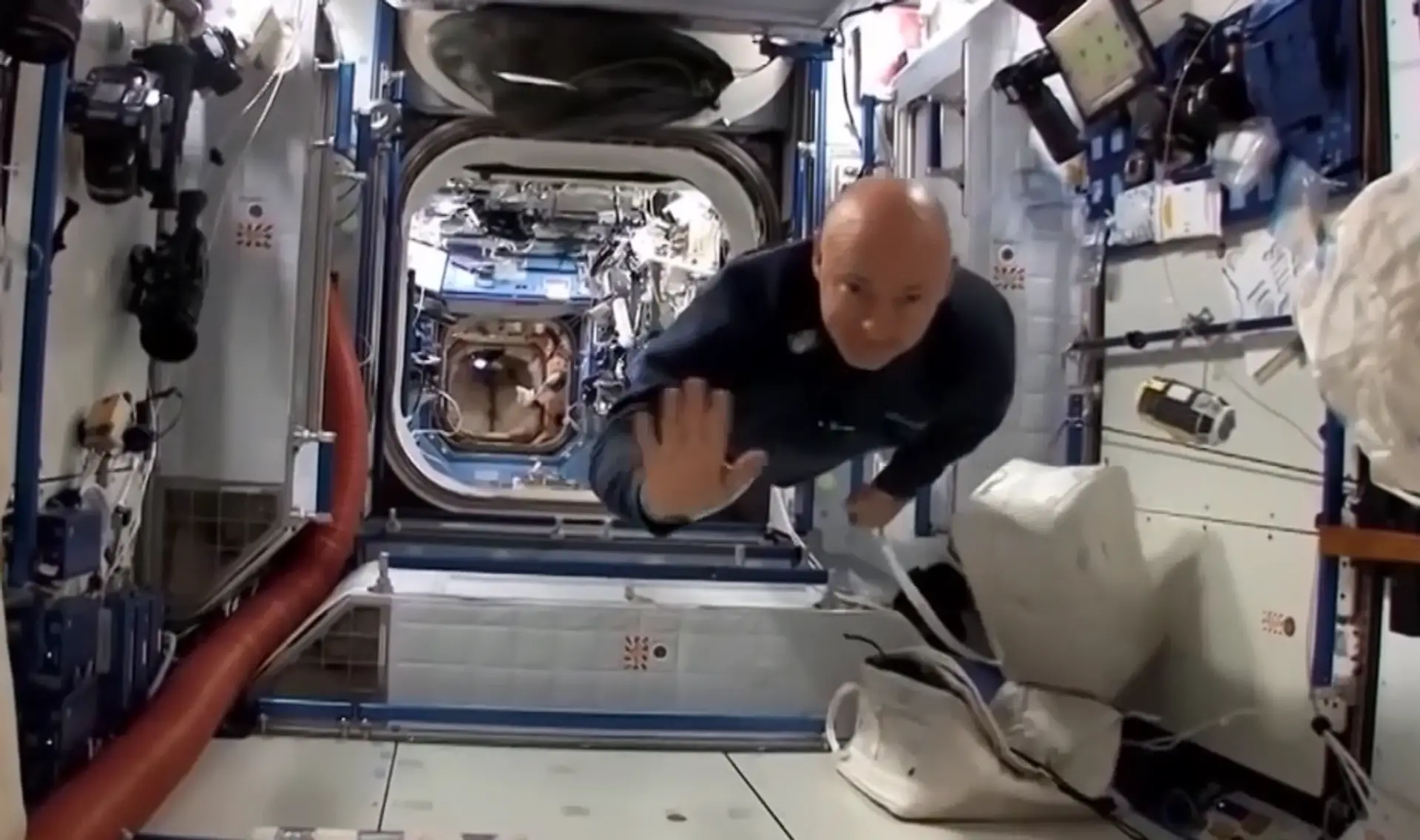 Astronaut vo vesmíre