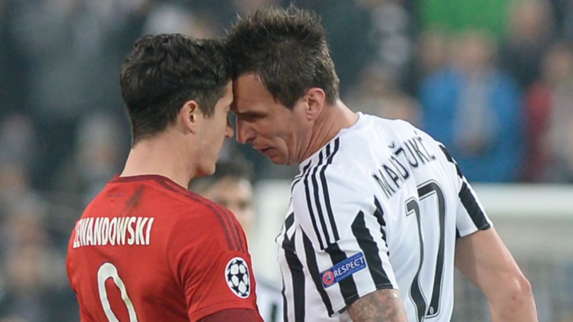 Robert Lewandowski (Bayern) a Mario Mandžukič (Juventus) v osemfinále LM. 