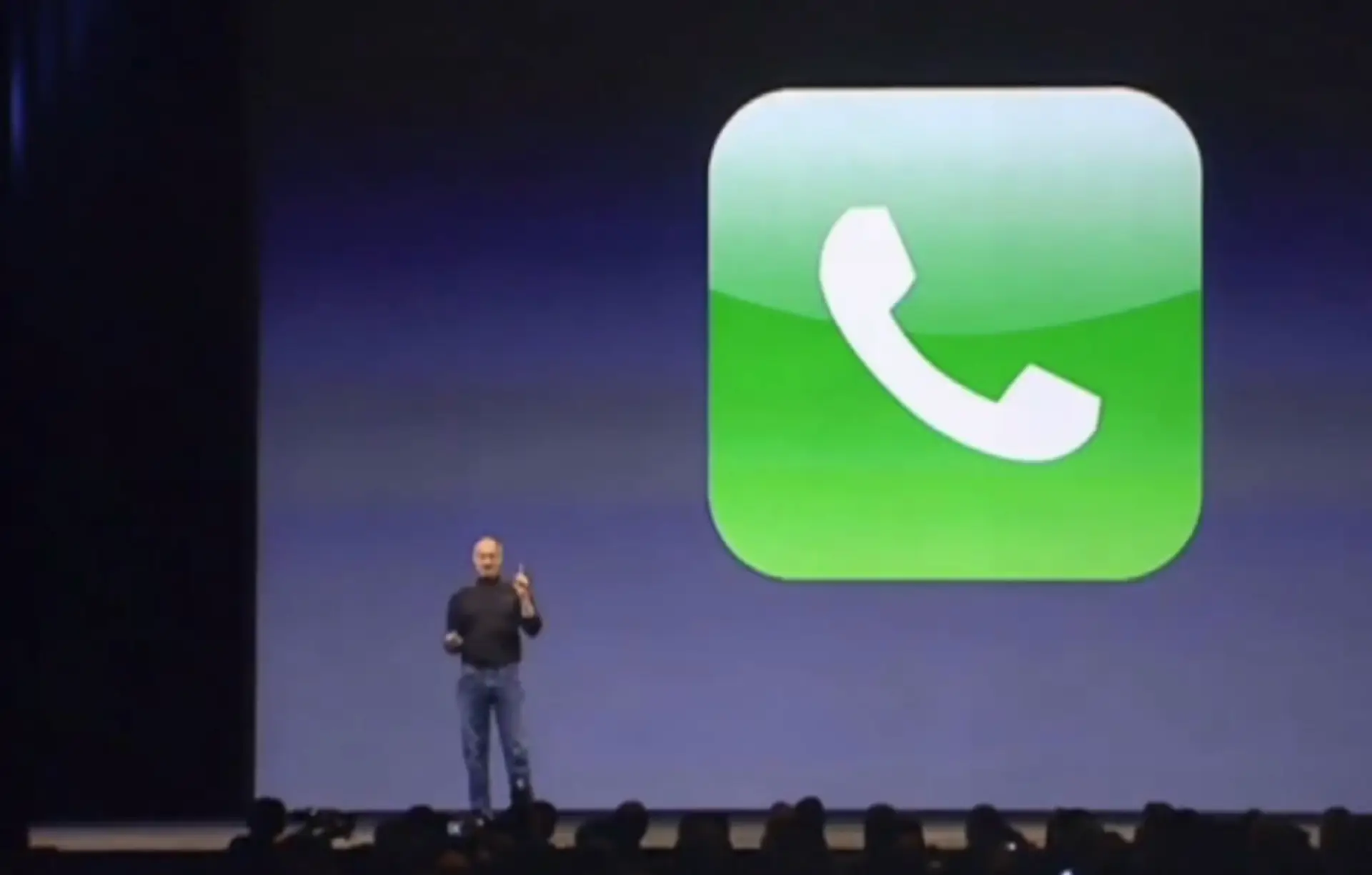 Steve Jobs predstavoval iPhone