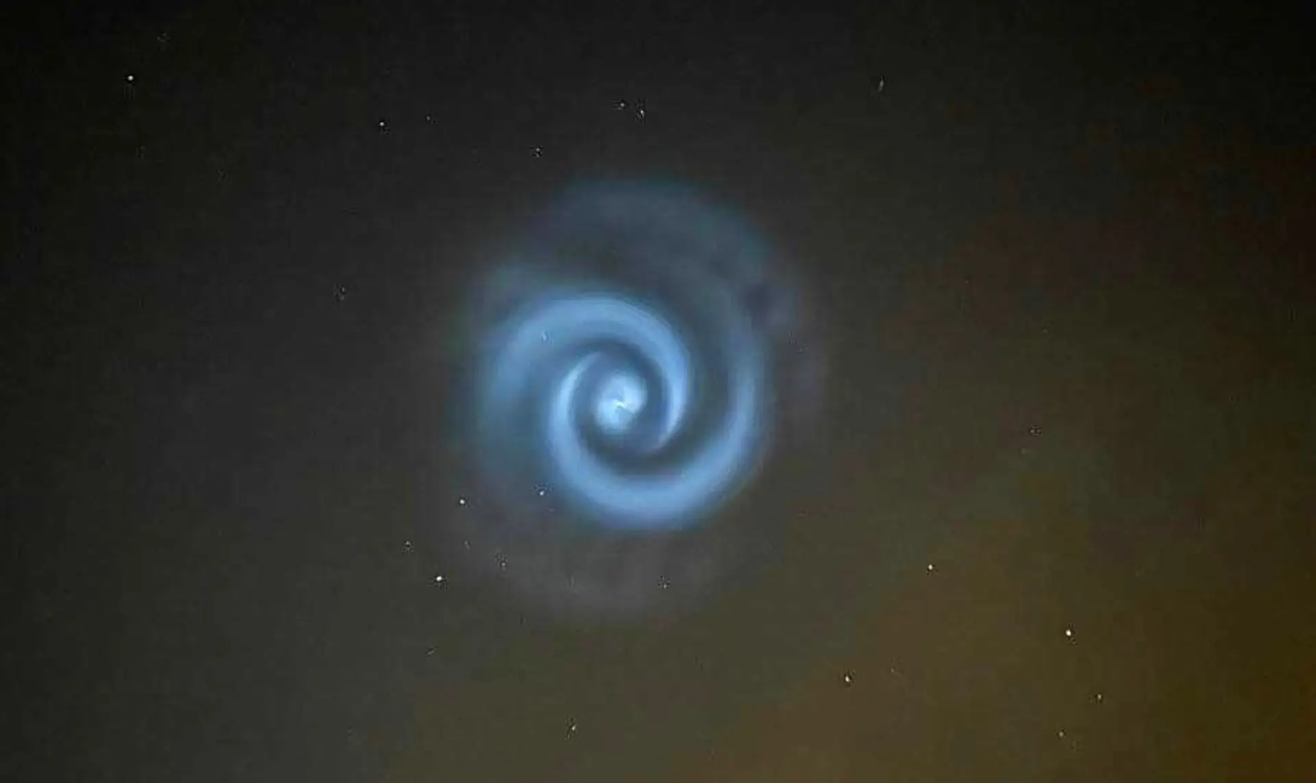 Špirálovitý oblak je dielom rakety Falcon 9.