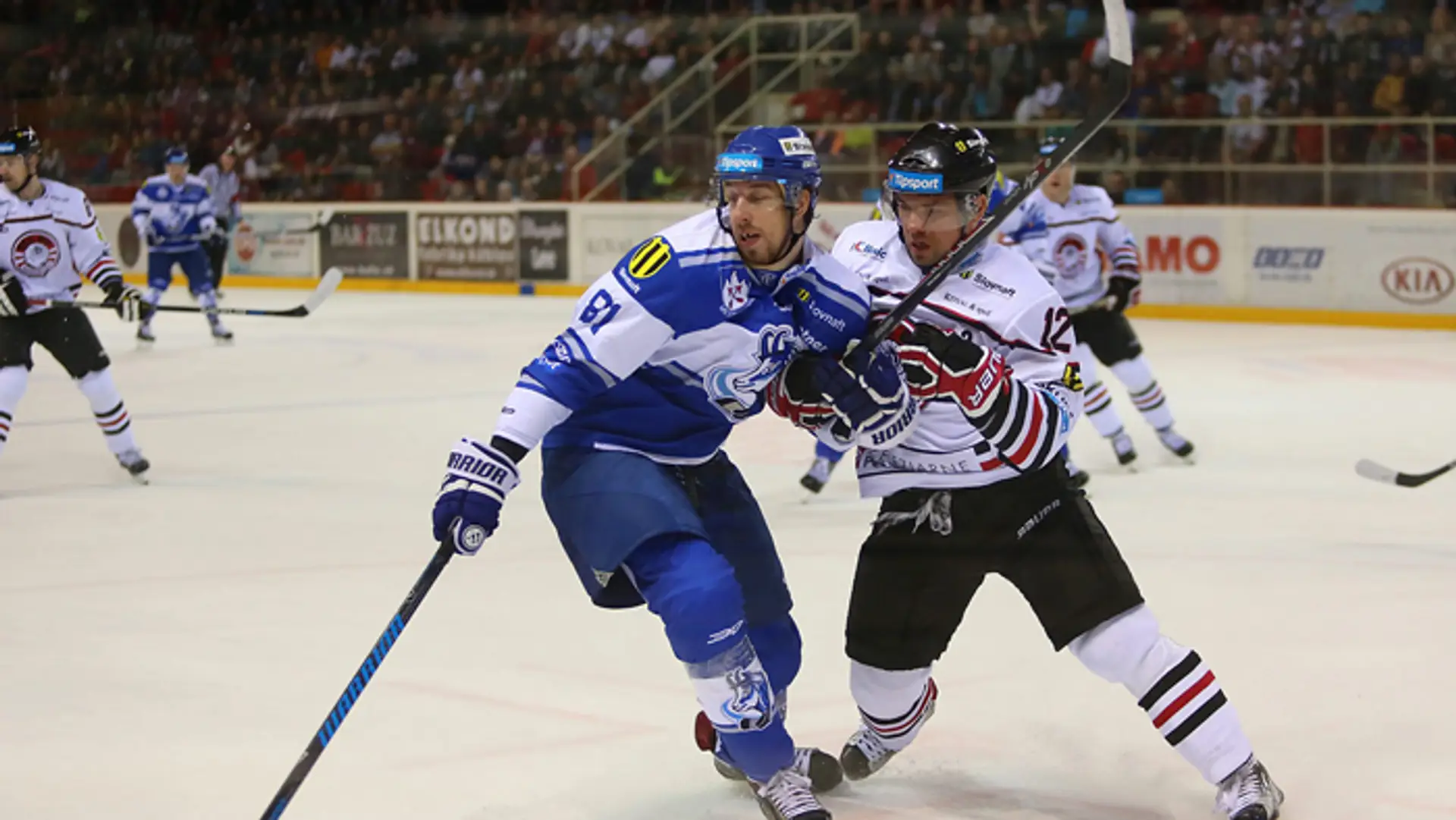 Na snímke sprava Michal Hudec (Banská Bystrica) a Matej Síkela (Poprad).