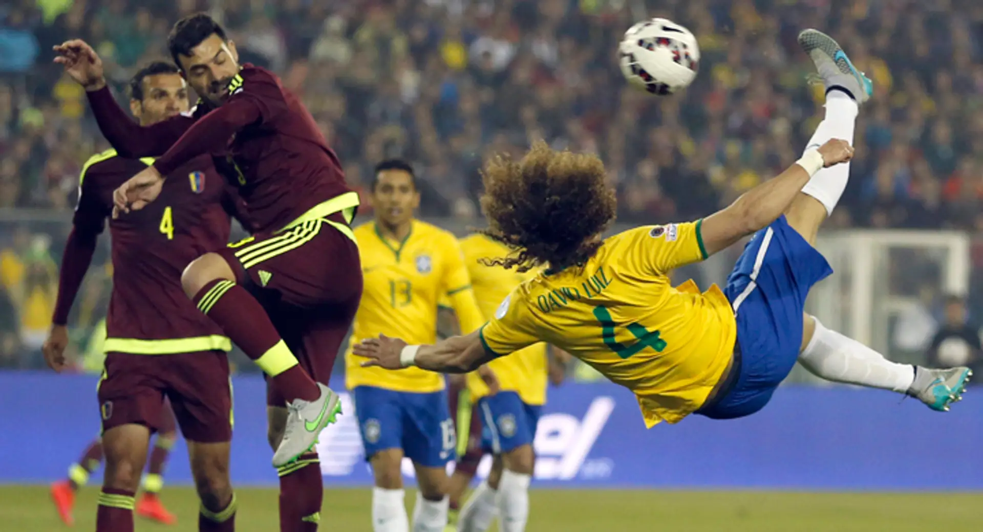David Luiz vystrúhal v zápase Brazílie s Venezuelou takéto nožničky.
