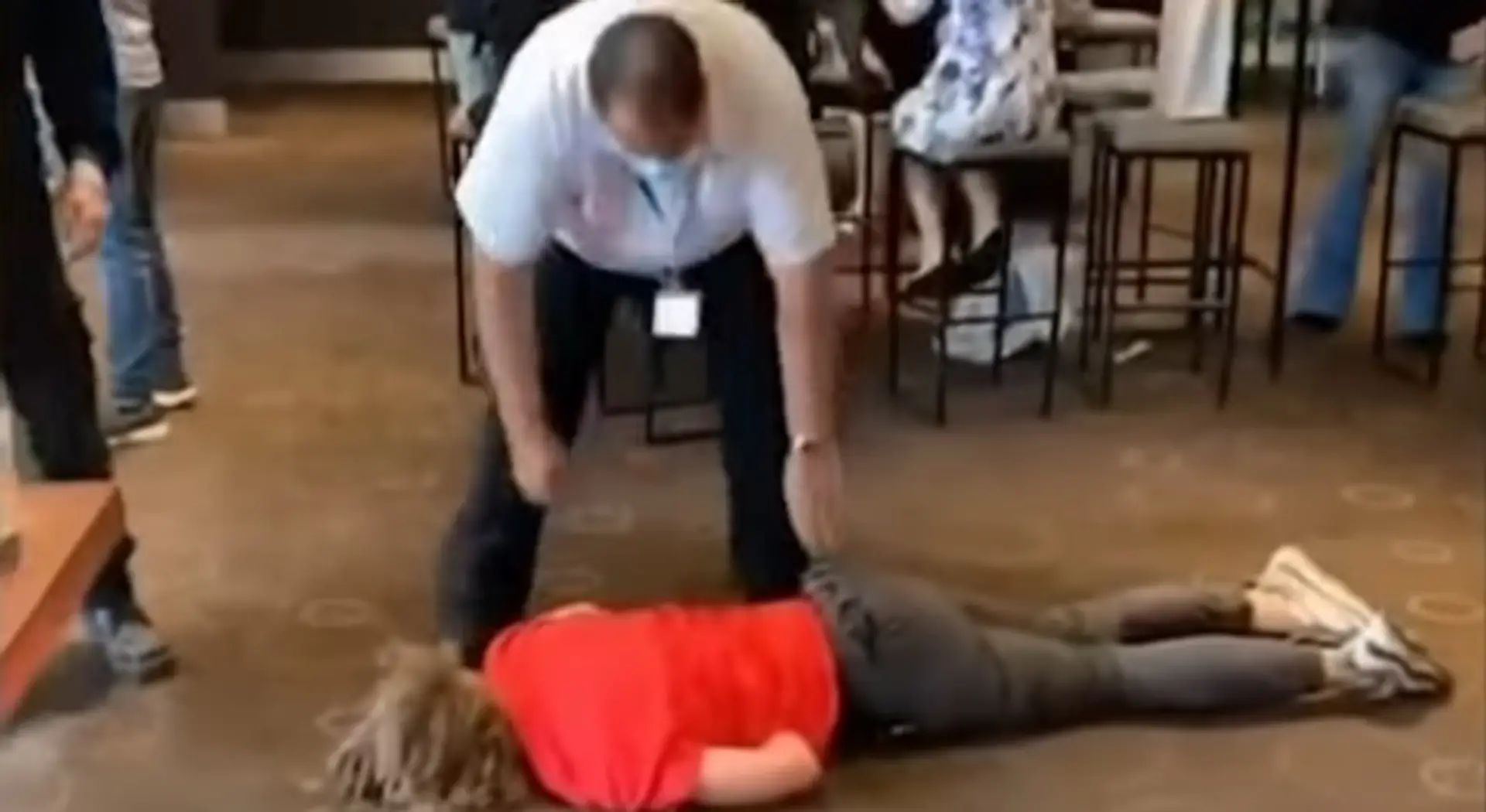 Monika Jankovská prichádza vypovedať na NAKA v Nitre.