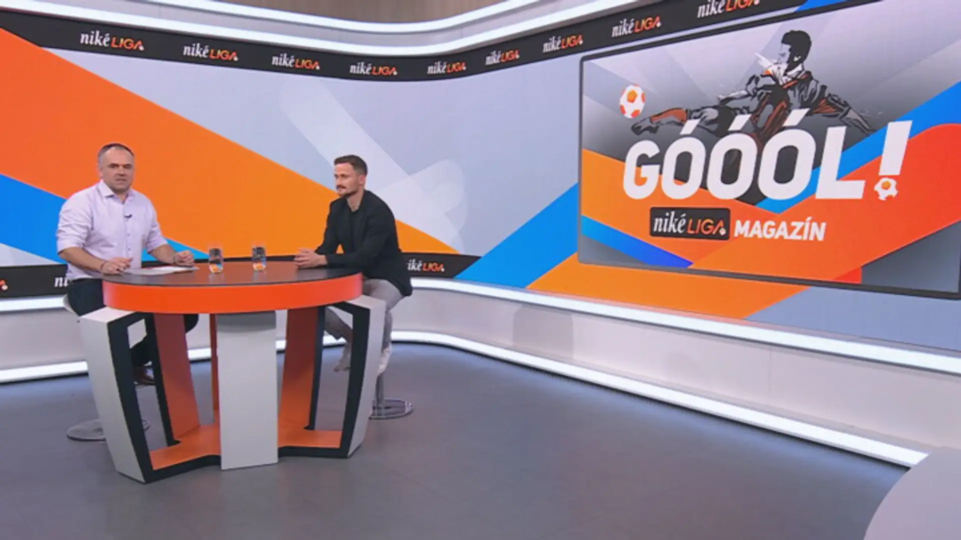 Moderátor Slavo Jurko s hosťom v magazíne Góóól