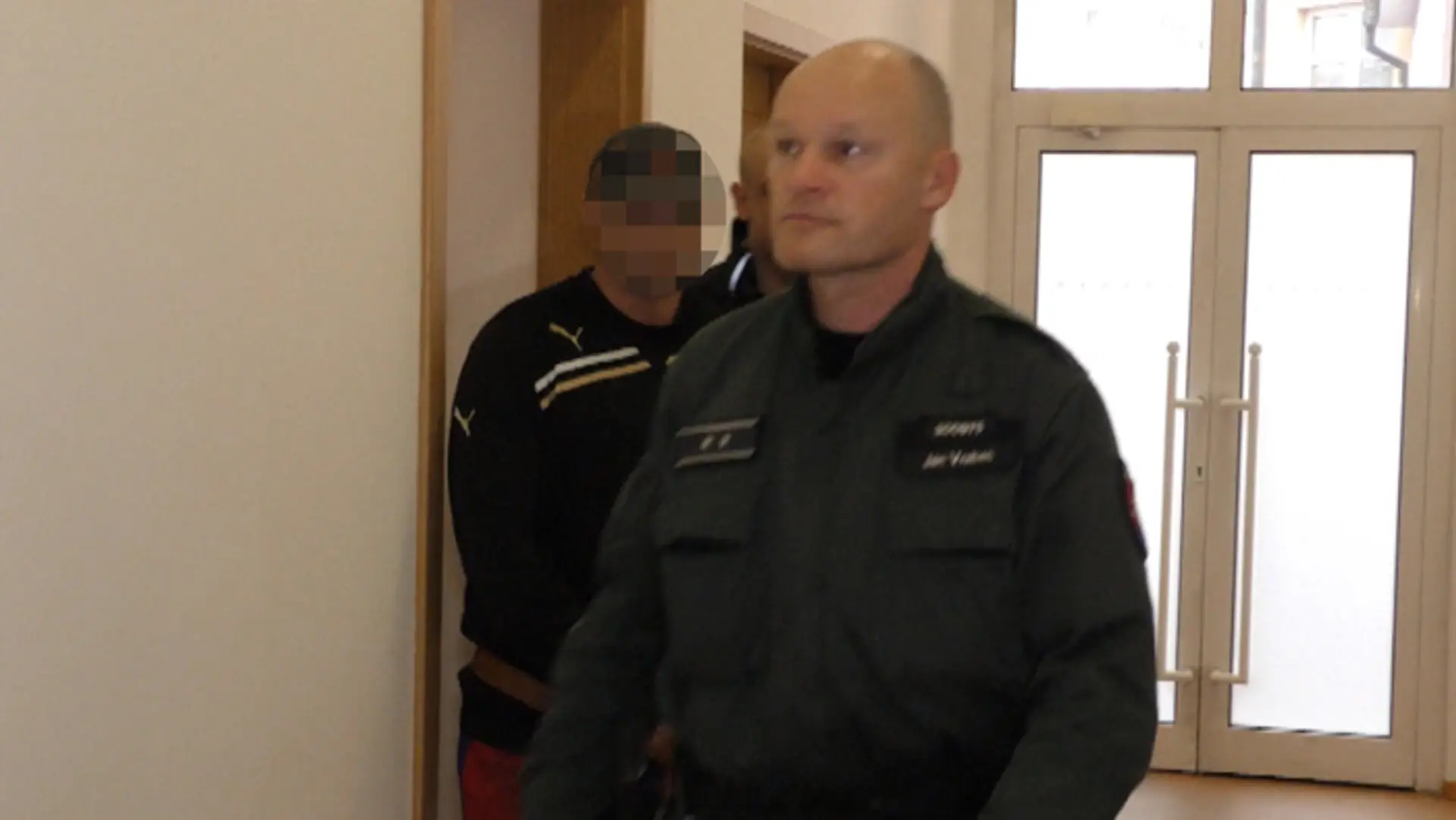 Policajti vedú Františka (45), ktorý v Žiline obťažoval ženy.