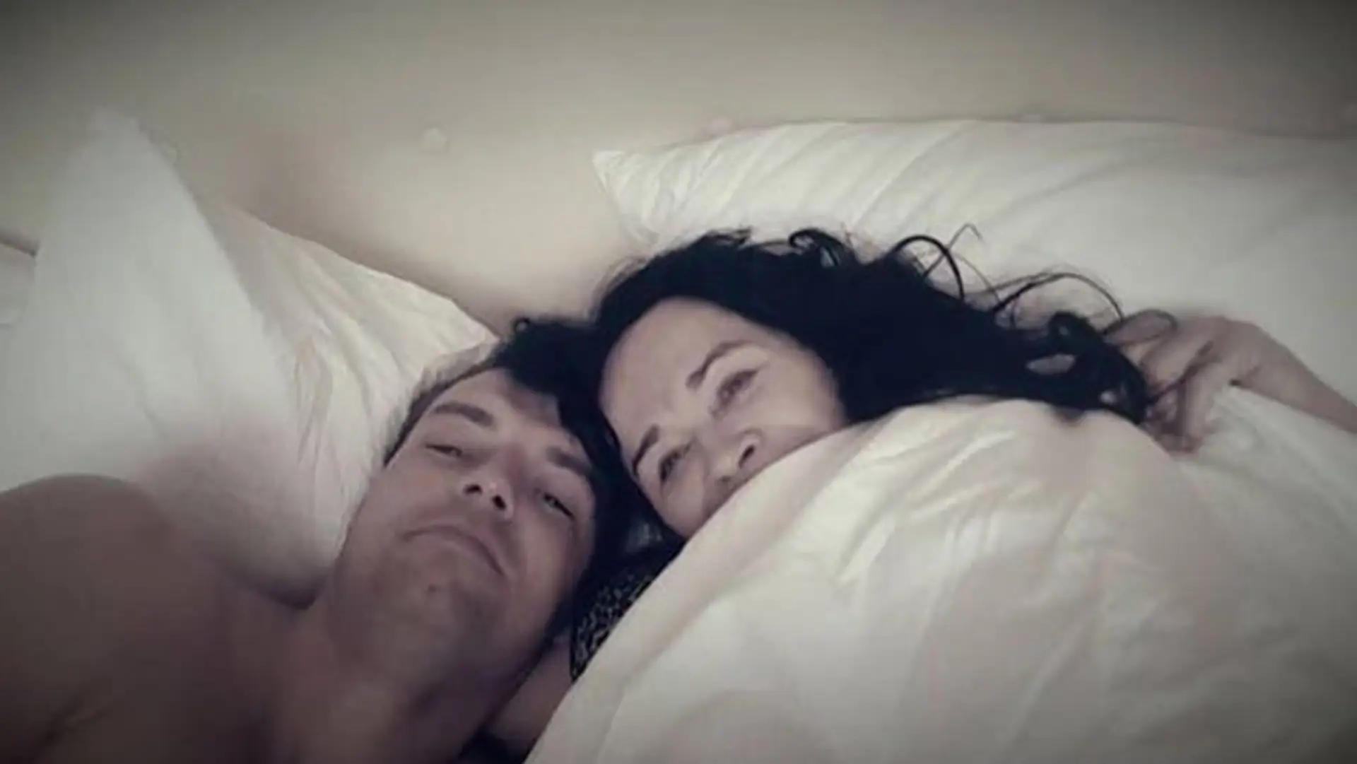 Gregorovej ohrdnutý zajačik sa nevzdáva. Po nemravných odkazoch prišlo aj video