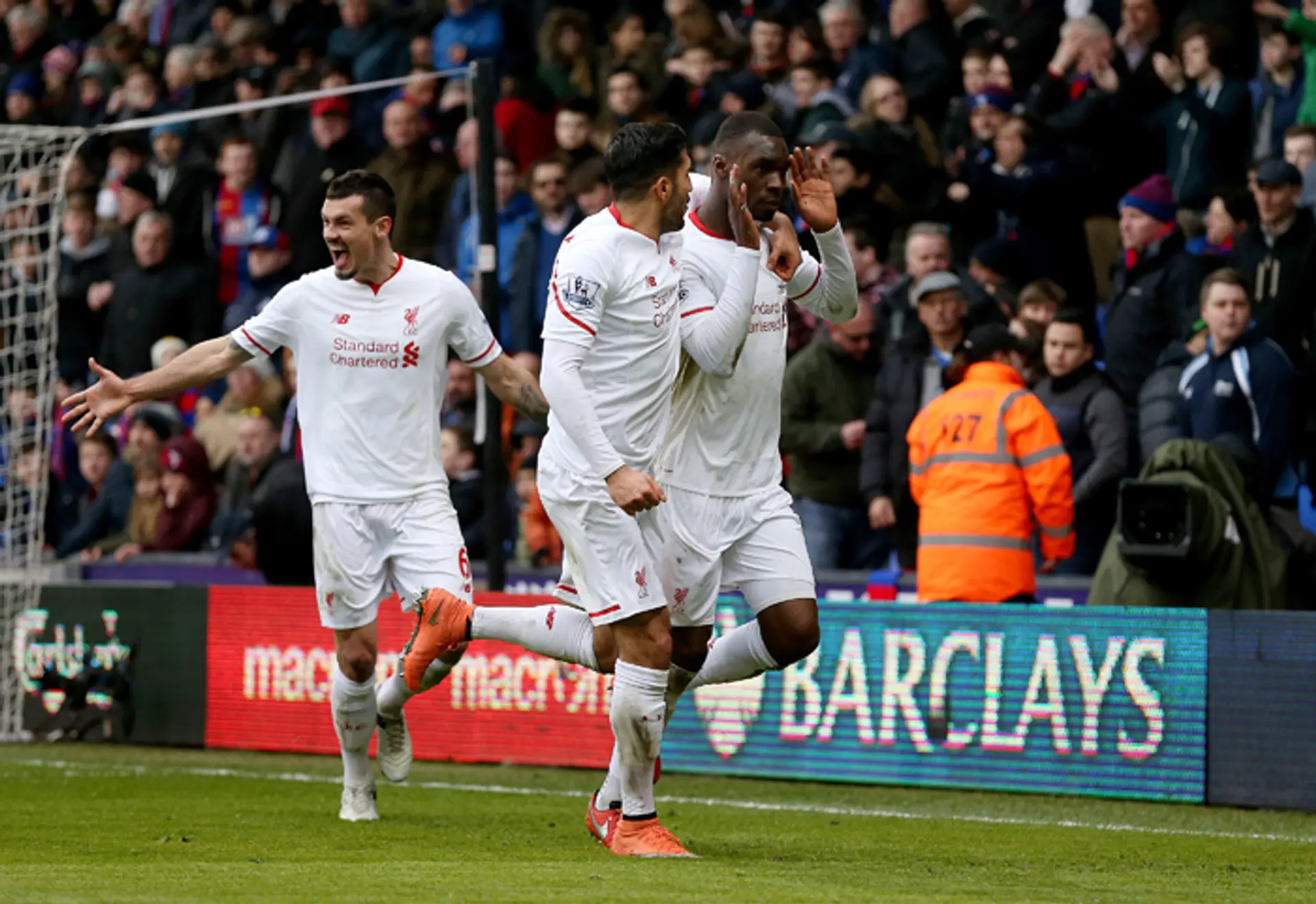 Vľavo Christian Benteke (Liverpool).