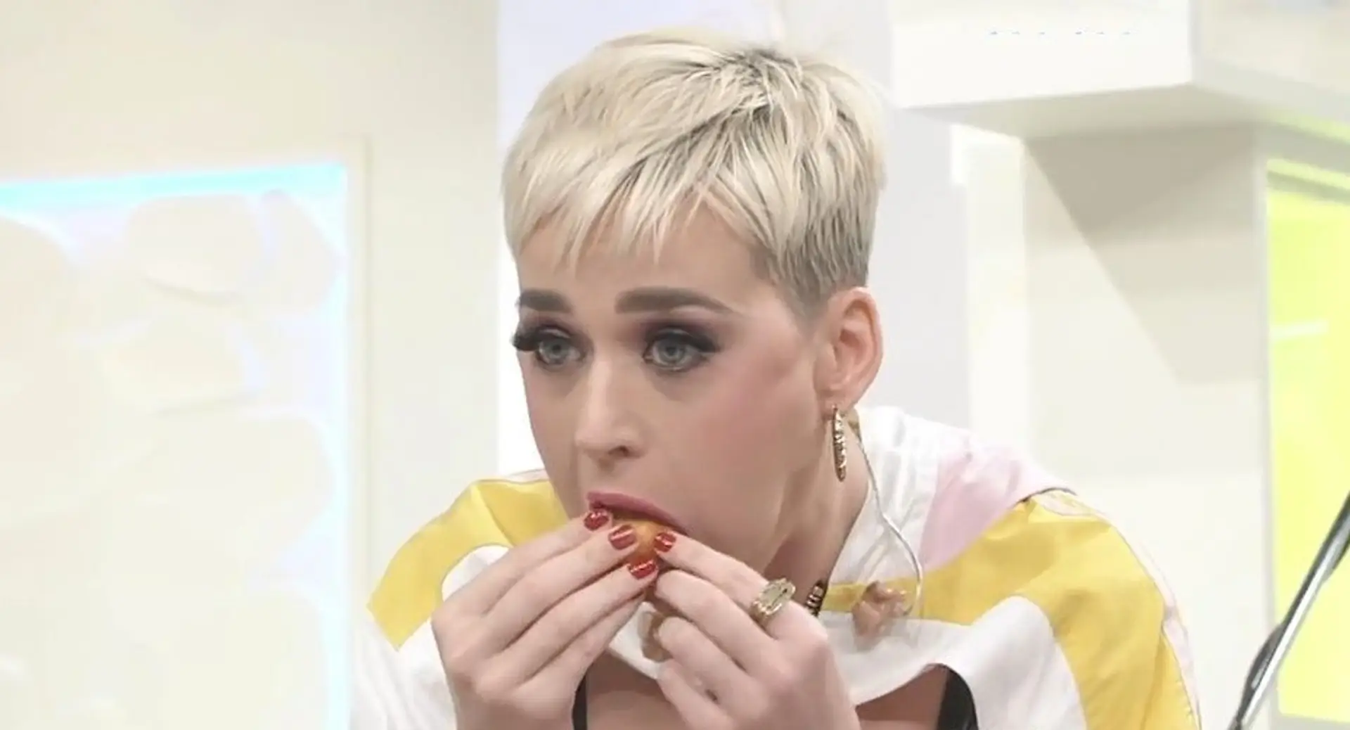 Katy Perry neje, ona sa napcháva!
