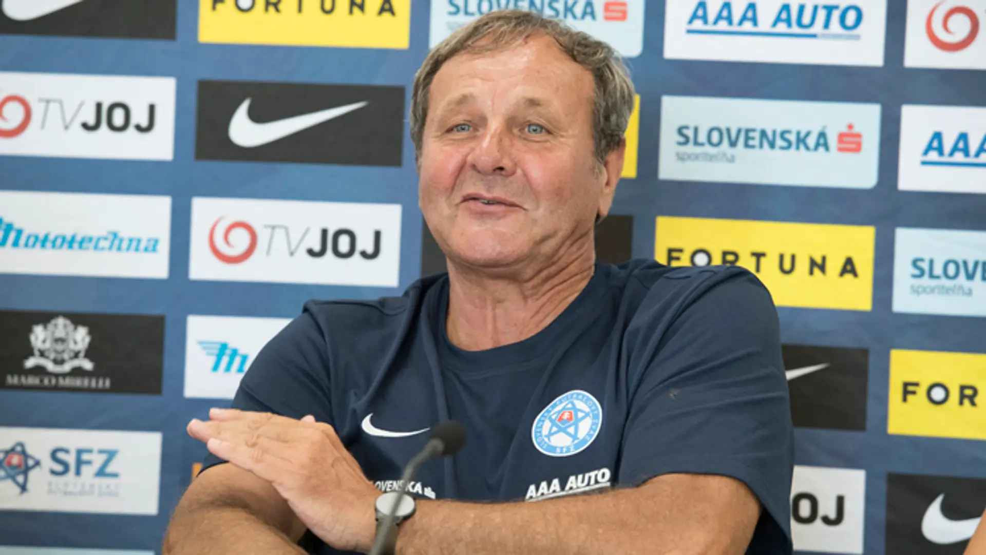 Tréner futbalovej reprezentácie Ján Kozák. 
