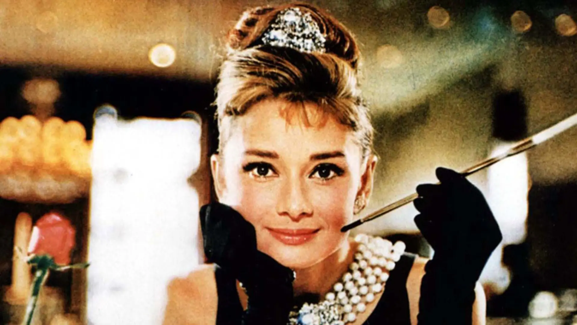 Na archívnej snímke Audrey Hepburnová vo filme Raňajky u Tiffanyho.