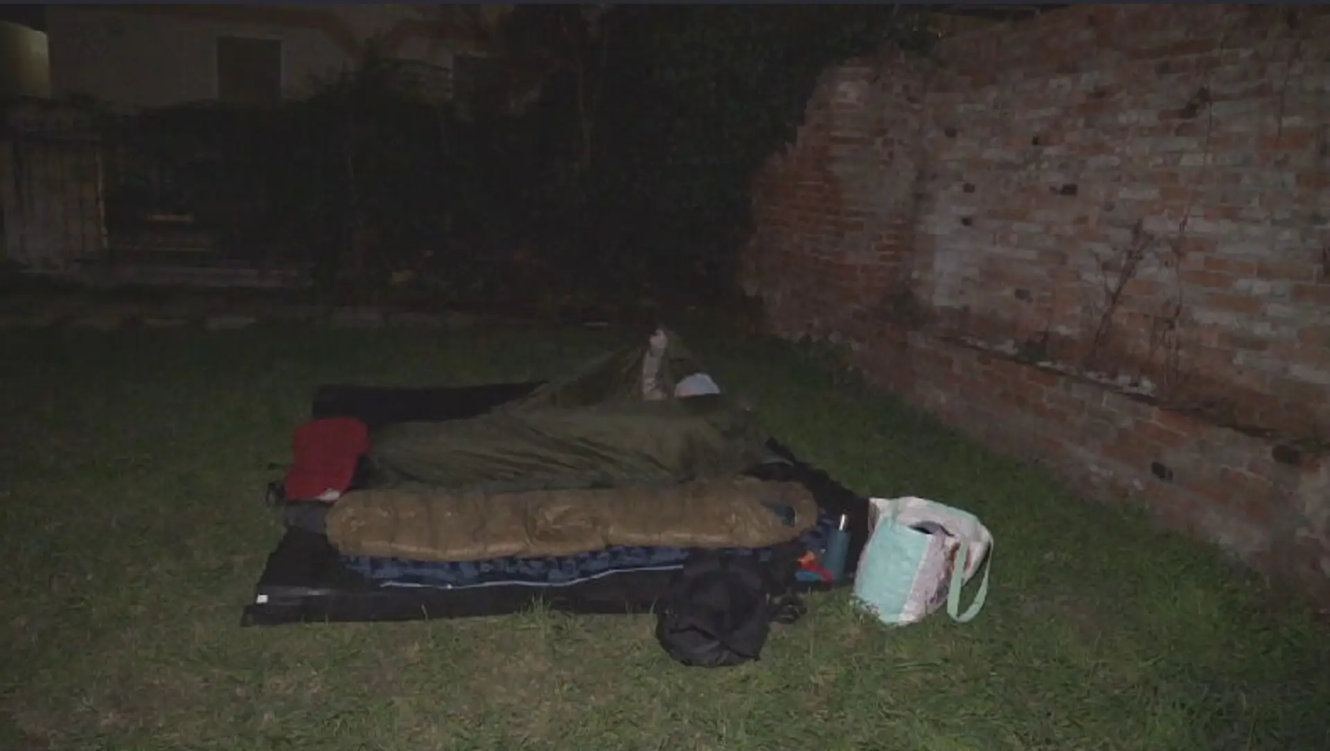 Redaktorka TV Markíza si vyskúšala, aké to je spať pod holým nebom v zime. 