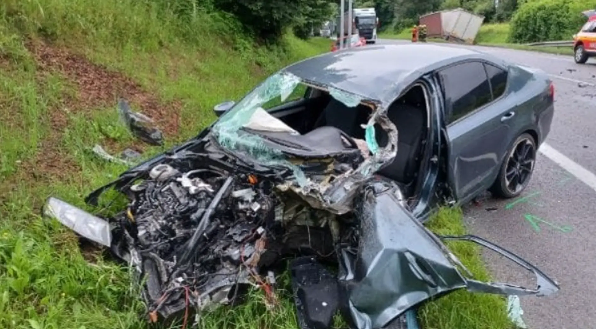 Zničené auto po nehode medzi Vrútkami a Žilinou.