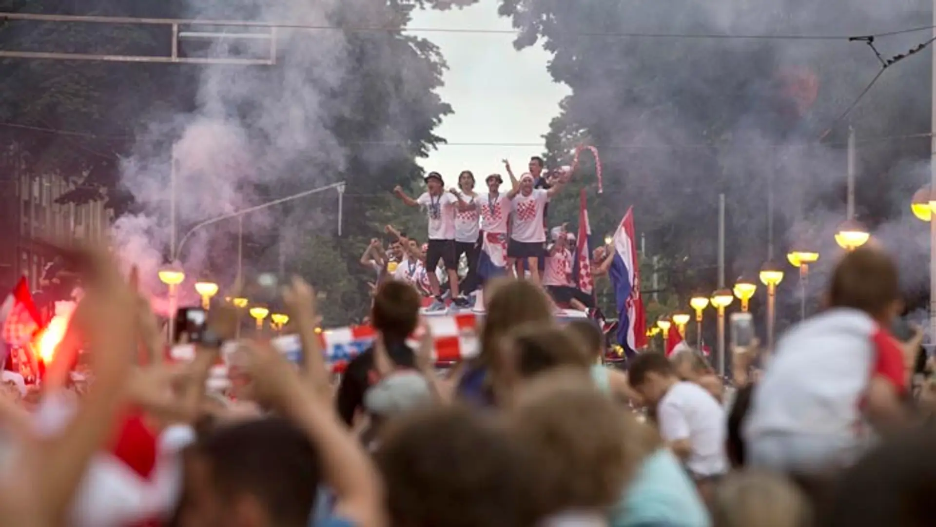 Desaťtisíce ľudí v Záhrebe vítali Chorvátov ako narodných hrdinov.