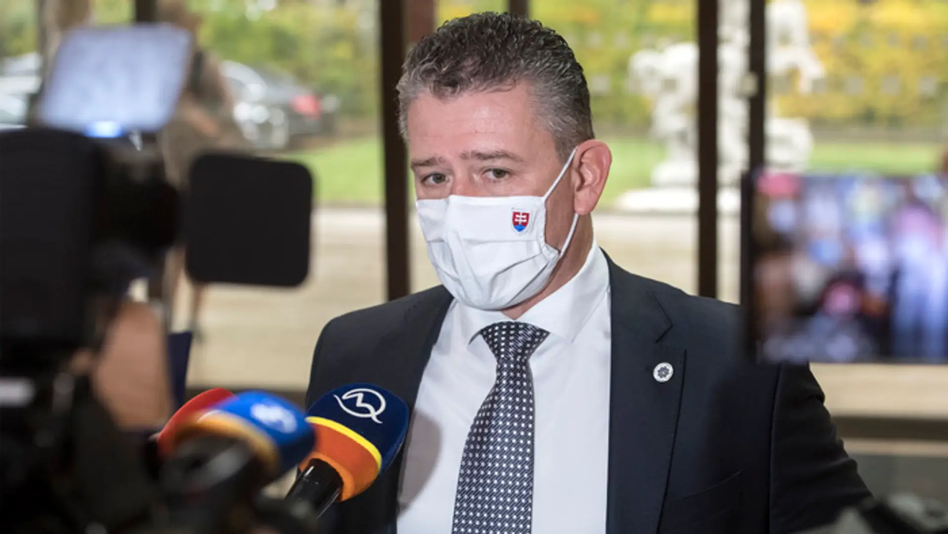 Minister vnútra Roman Mikulec.