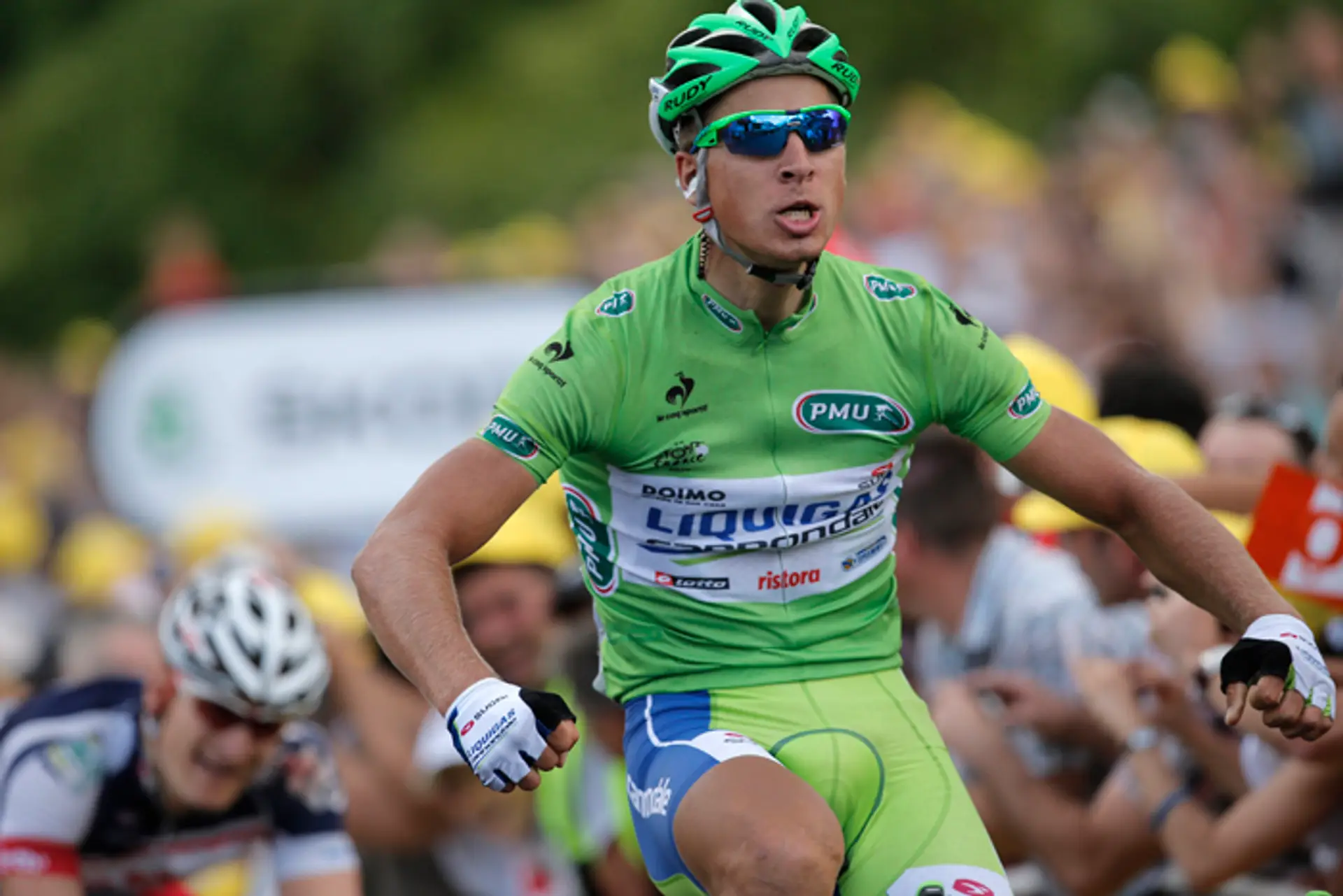 Peter Sagan víťazí 6. júla 2012 pred Nemcom Andre Greipelom v 6. etape Tour de France na trati z Epernay do Metzu. 