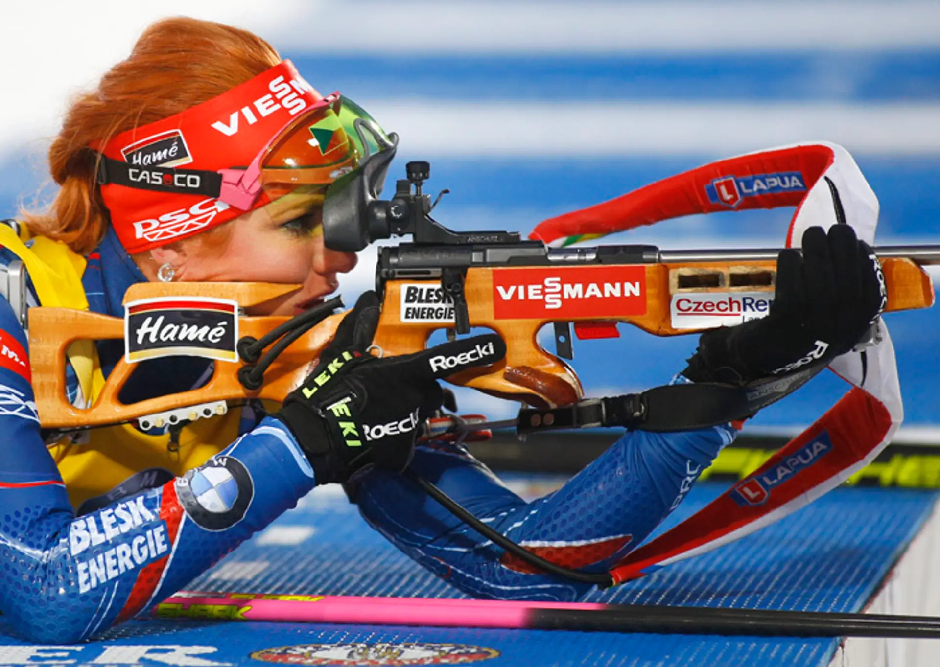 Česká biatlonistka Gabriela Soukalová na biatlonovej strelnici. 