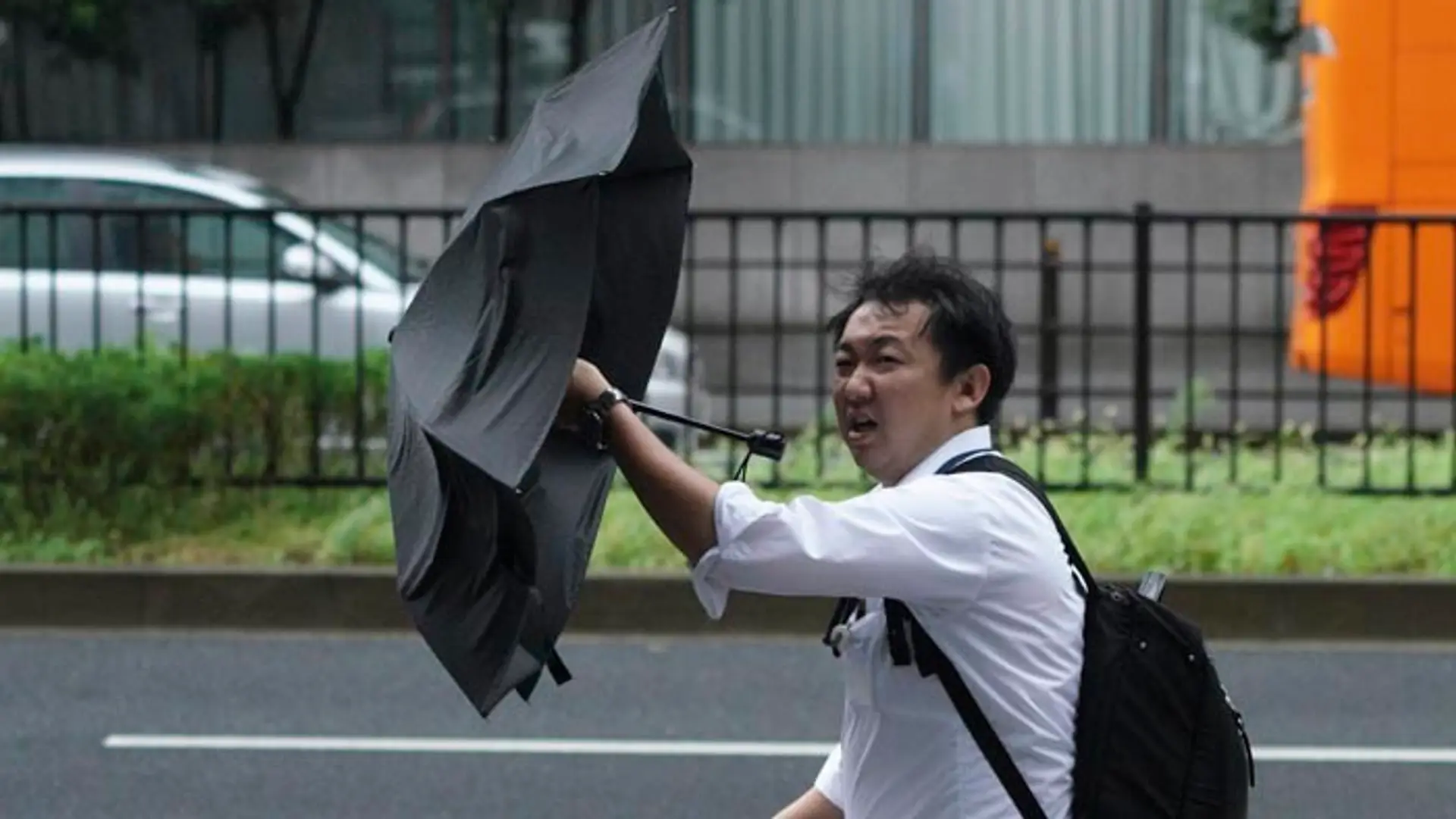 K Japonsku sa priblížil silný tajfún Šan-šan.