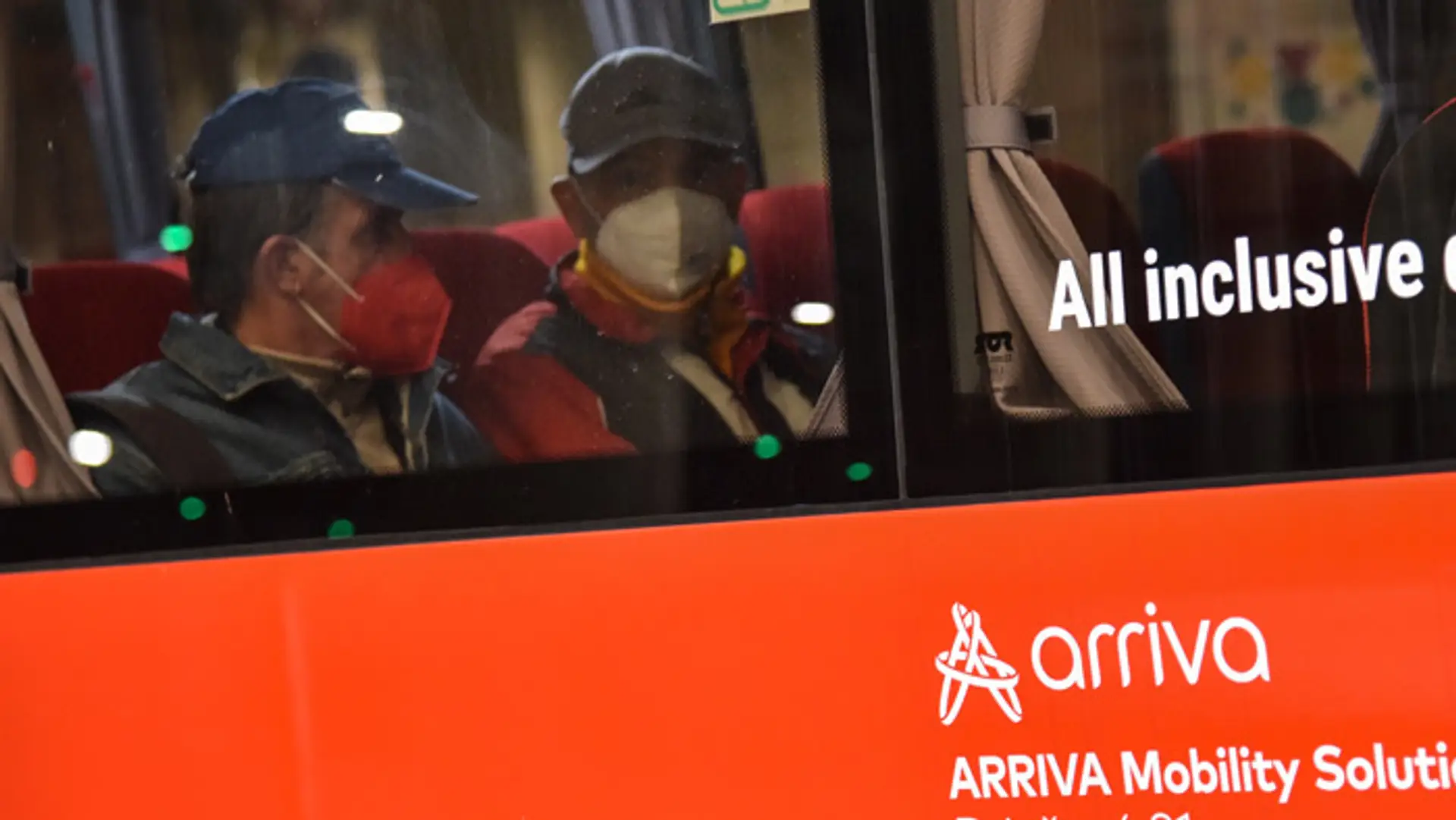 Masívny výpadok prímestských autobusov pretrváva.