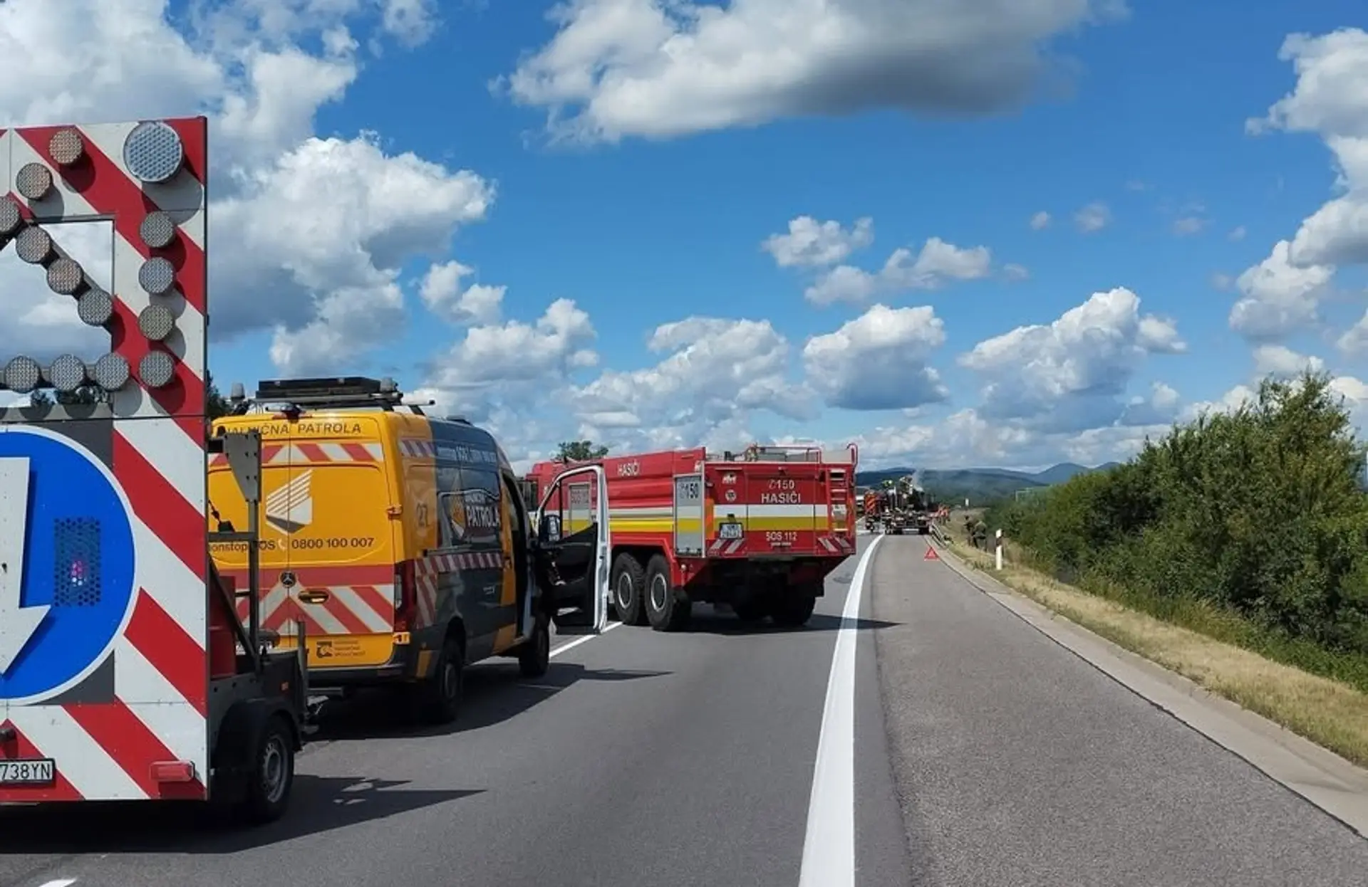 Na D1 horelo nákladné auto