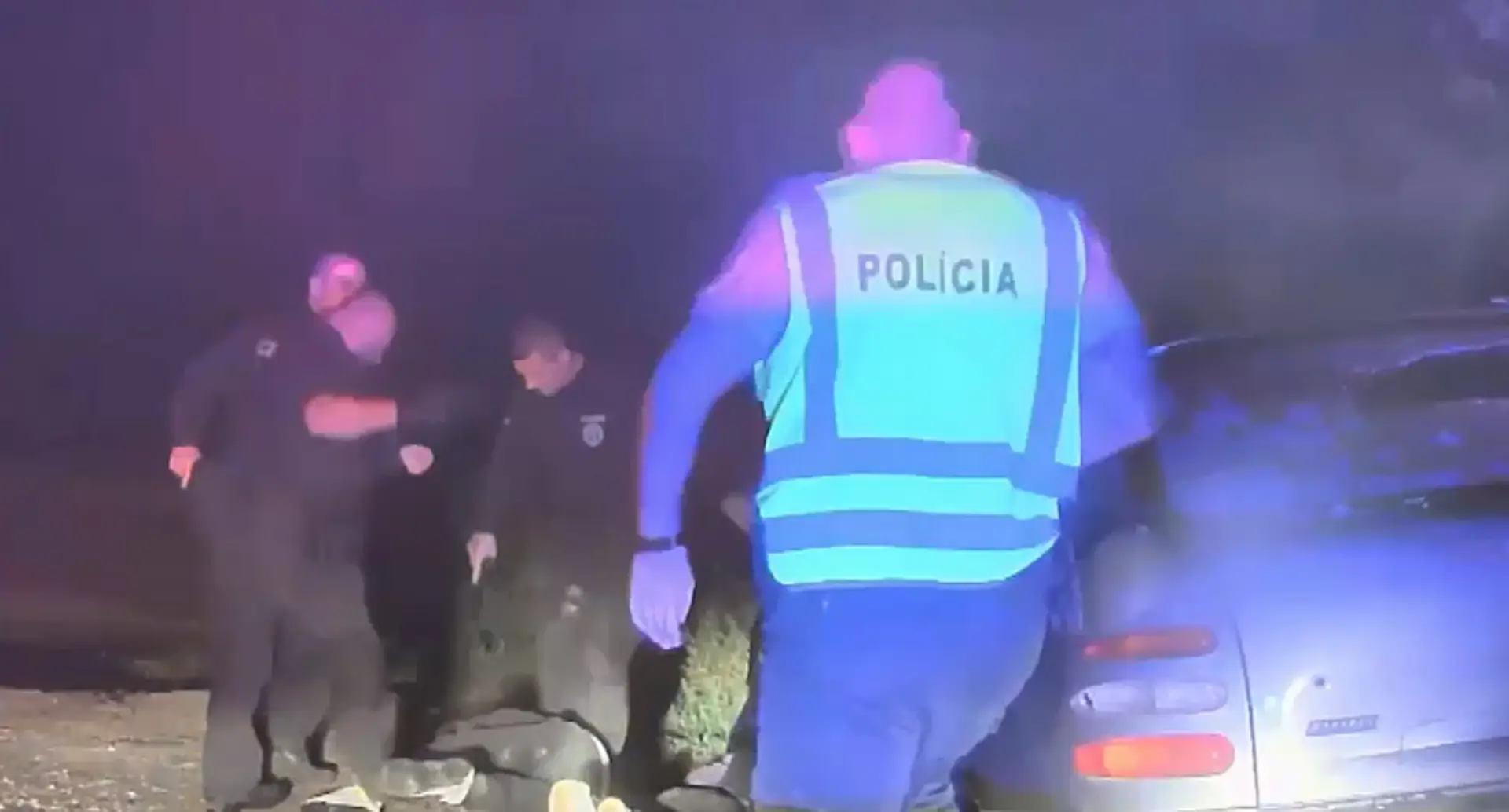 Zisťovali sme, čo je s mladou ženou, ktorú brutálne dokopali policajti