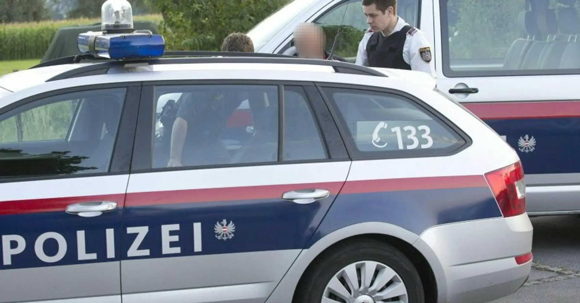 Polícia útočníka okamžite zatkla.