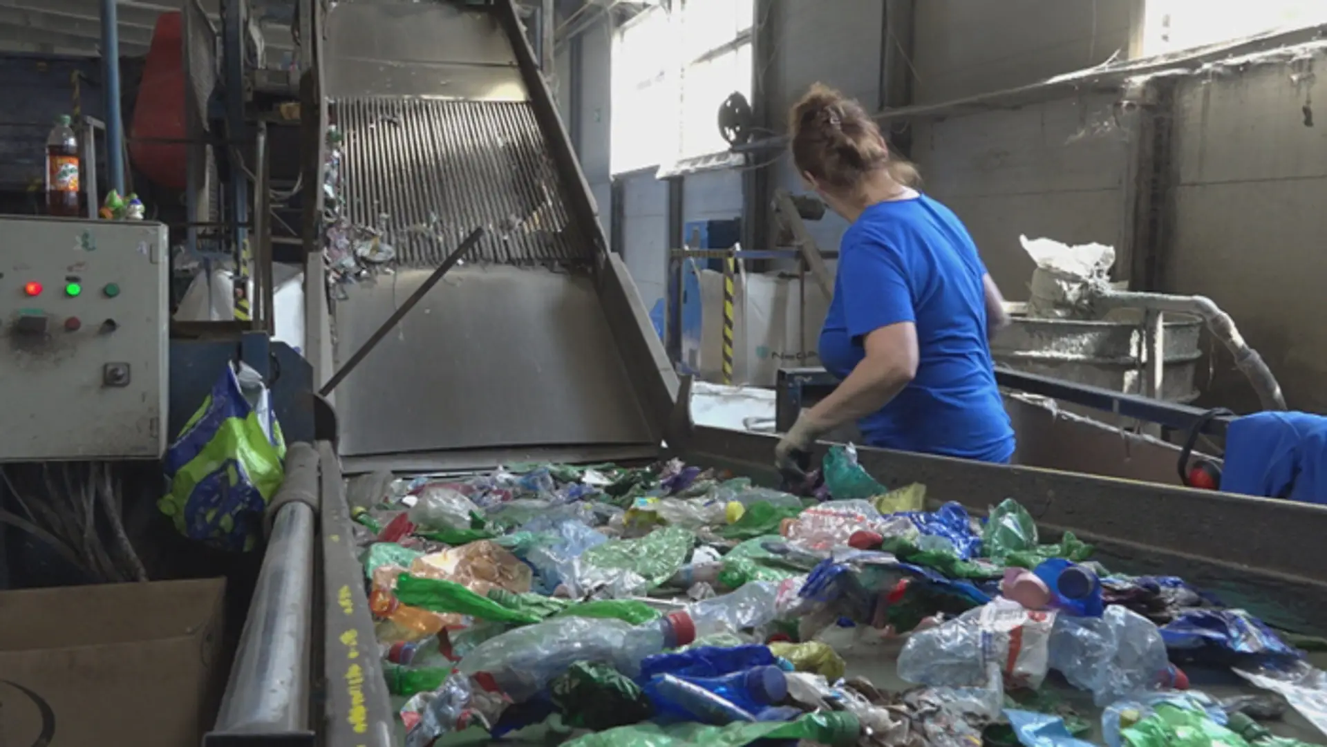 Slovenskí hokejisti sa tešia po výhre 6:3 po zápase s Francúzskom na MS 2019.
