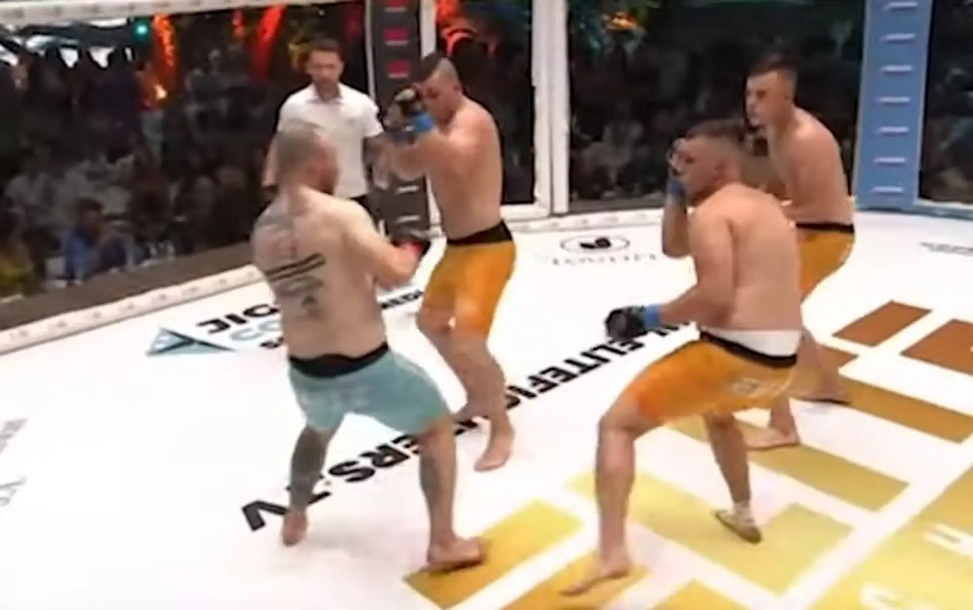 MMA bojovník si trúfol na troch súperov naraz.