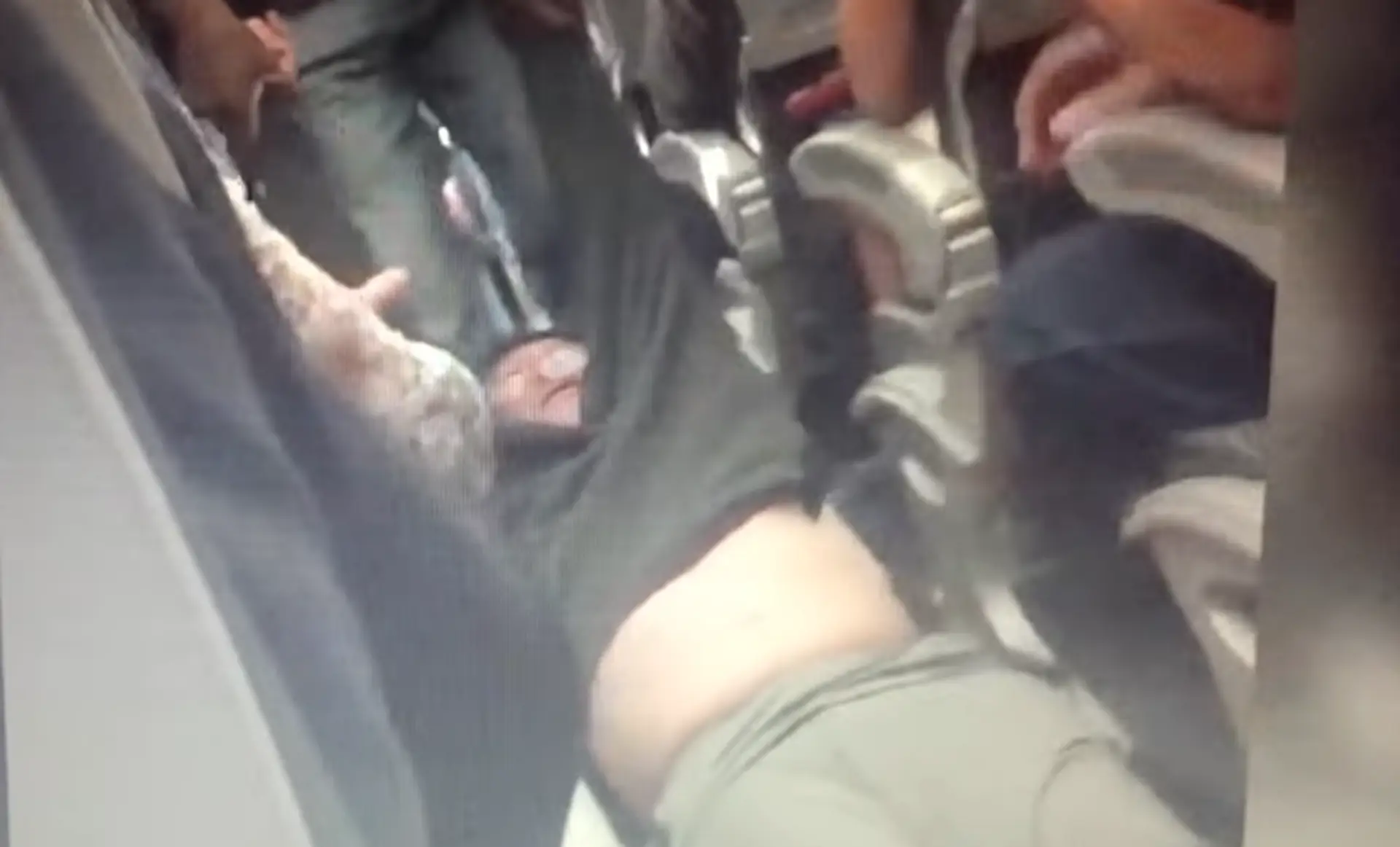 Policajná brutalita.
