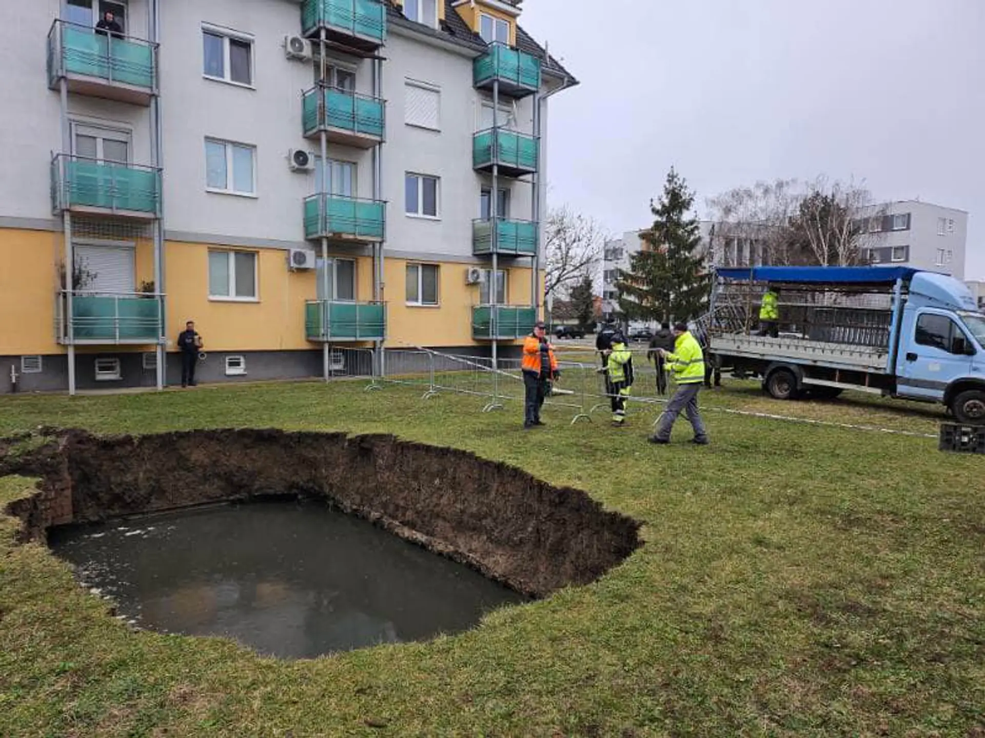 Na sídlisku v Galante sa prepadla zem