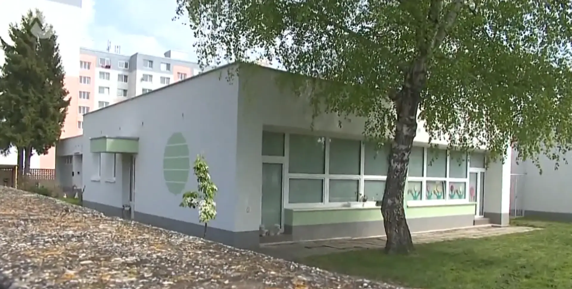 Na snímke materská škôlka, v ktorej deti dopichali použitými striekačkami spolužiakov.