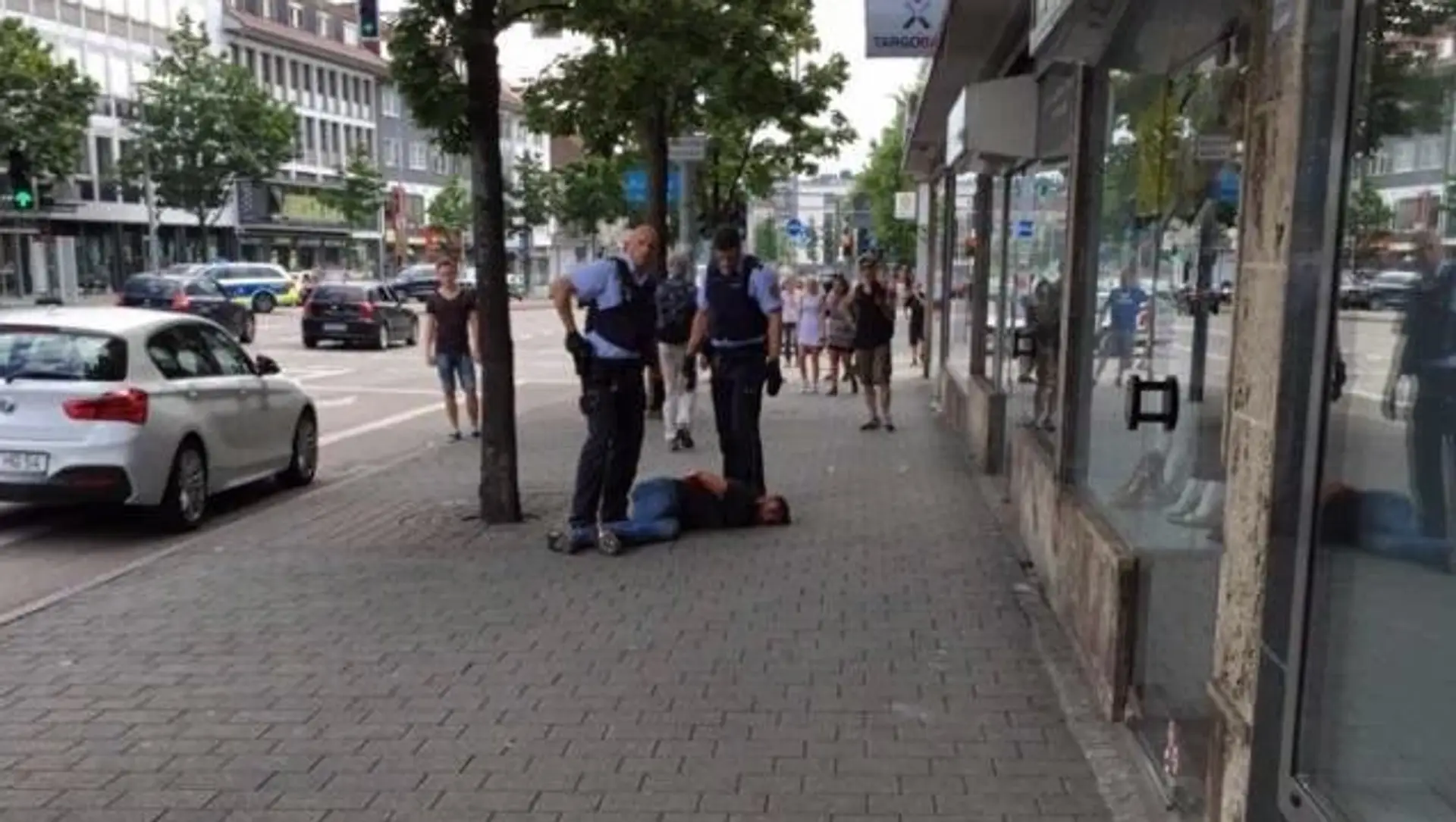 Polícia ho rýchlo zadržala.