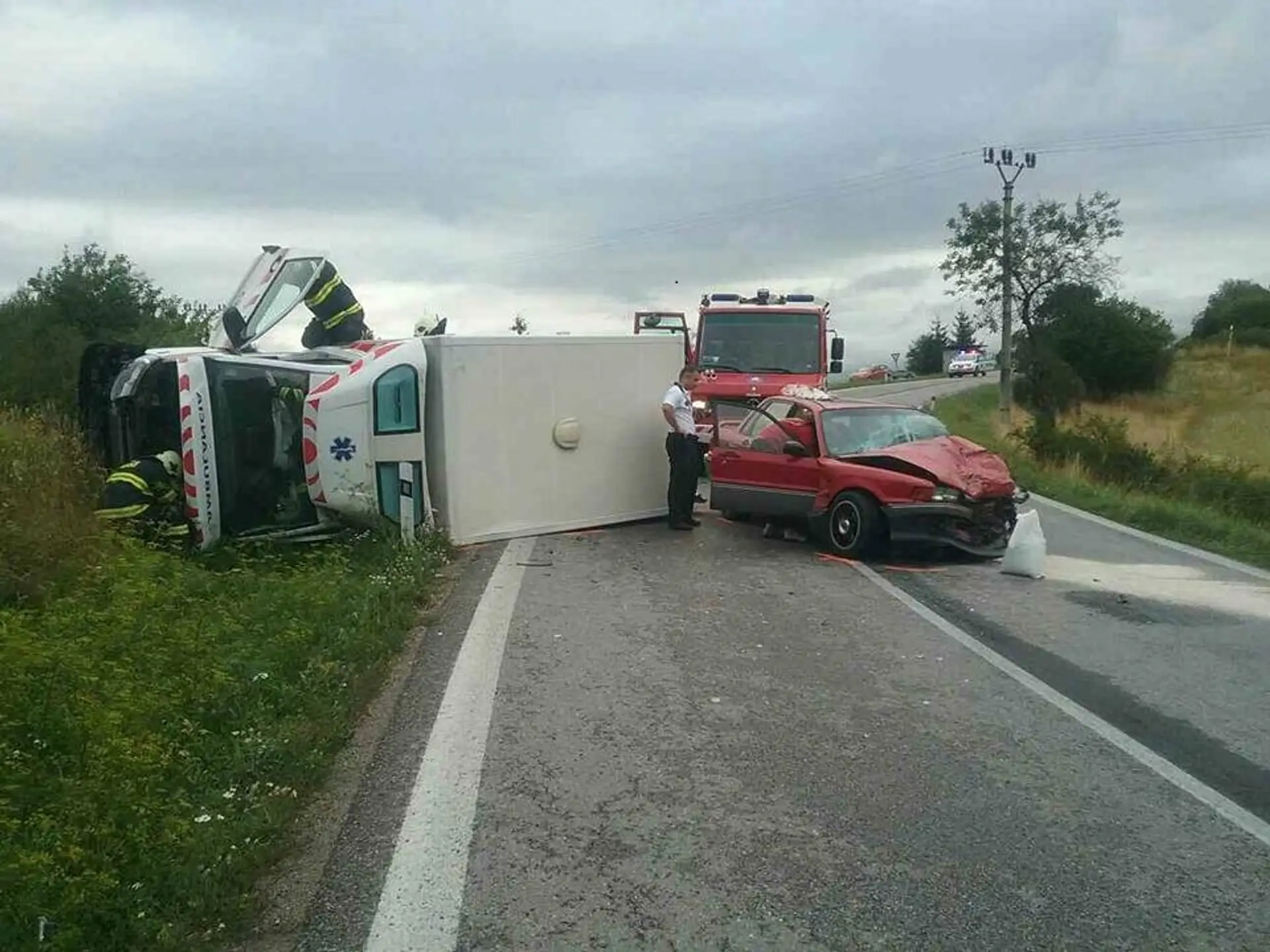  V obci Abramová sa zrazila sanitka s osobným autom