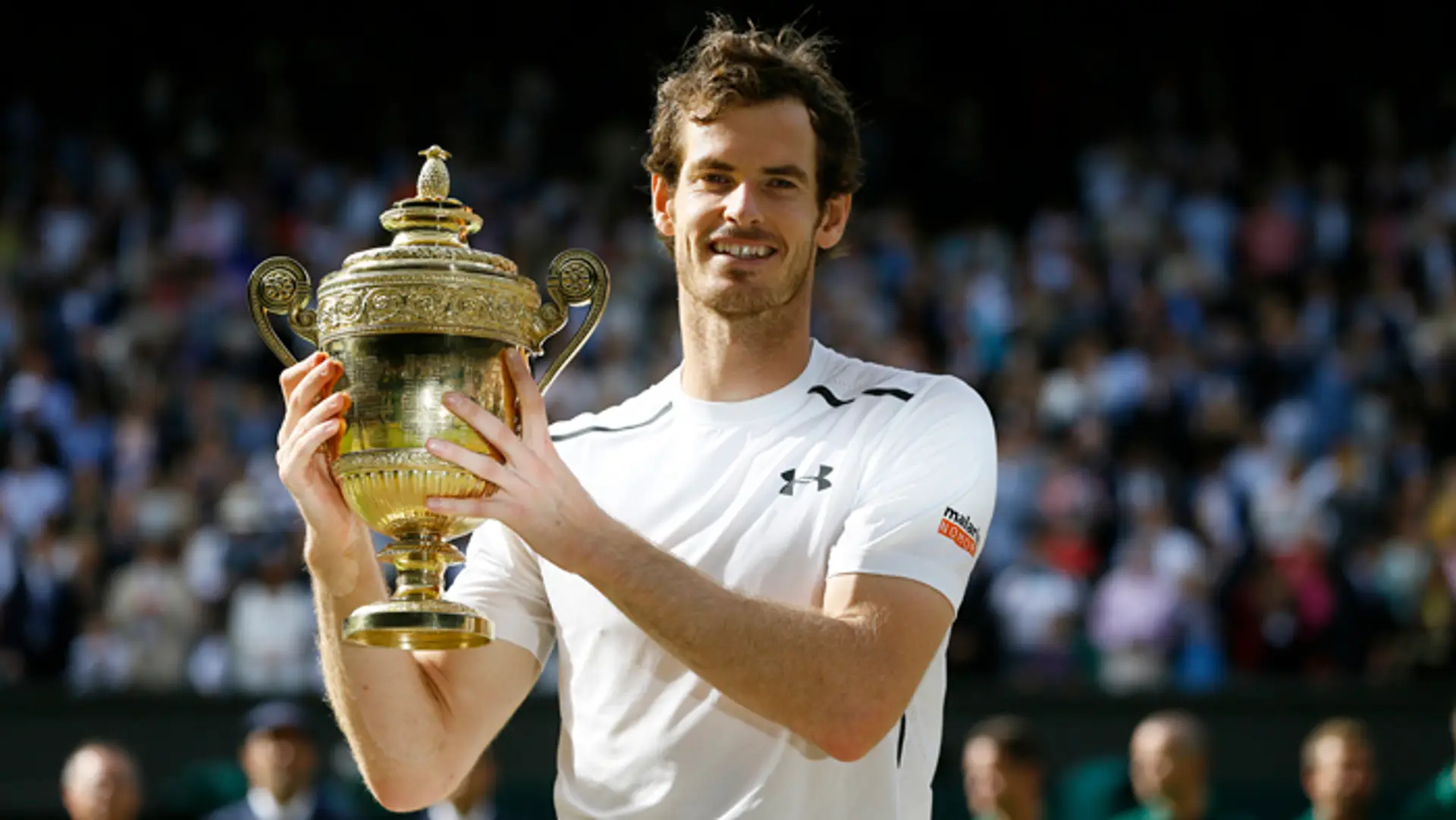 Andy Murray s wimbledonskou trofejou.